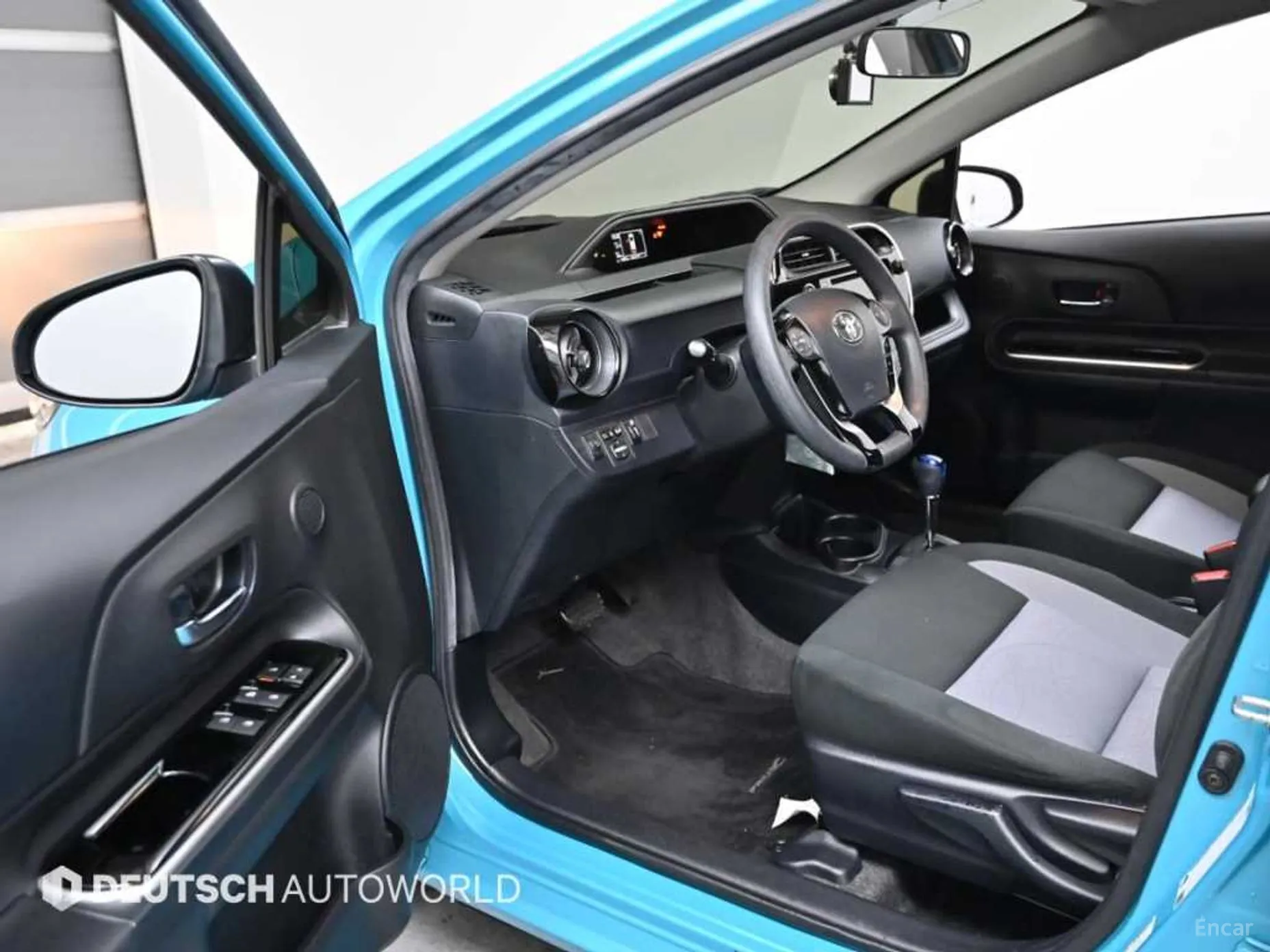 Toyota Prius C превью 11