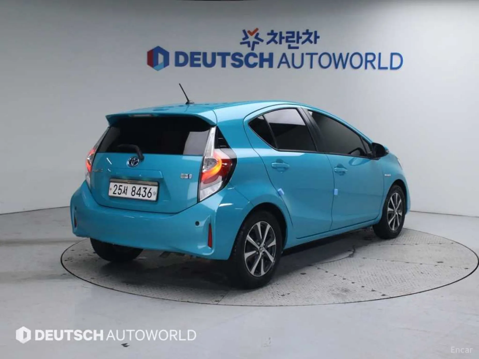 Toyota Prius C превью 2