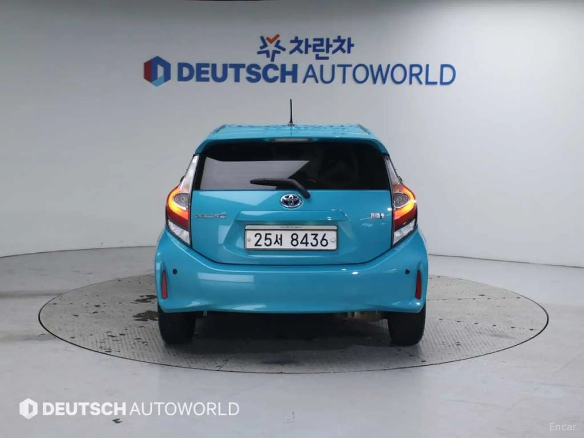 Toyota Prius C превью 4