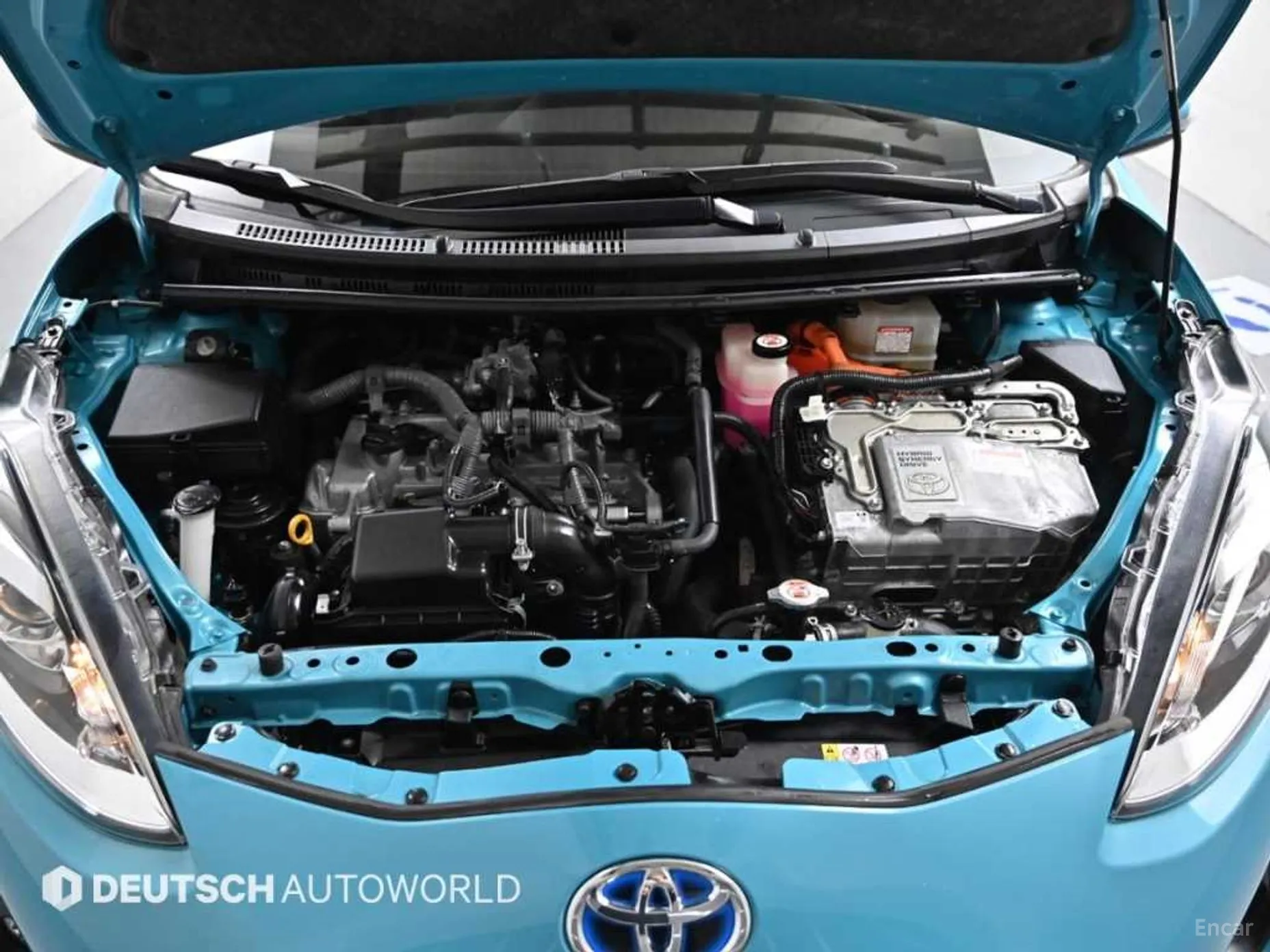 Toyota Prius C превью 6