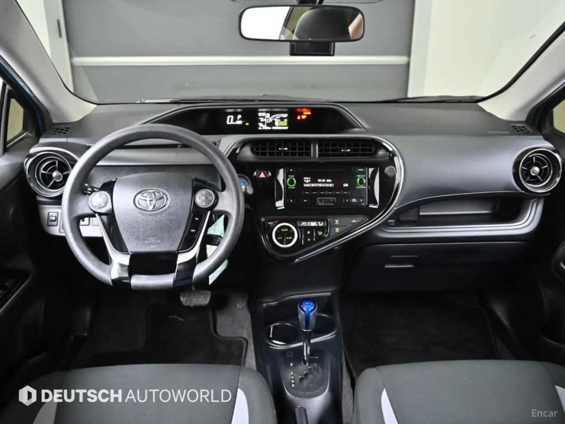 Toyota Prius C превью 7