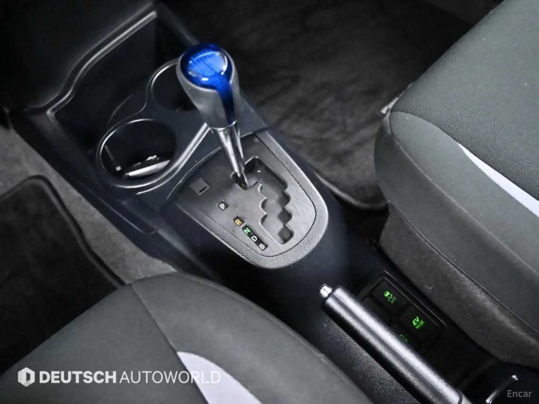 Toyota Prius C превью 9