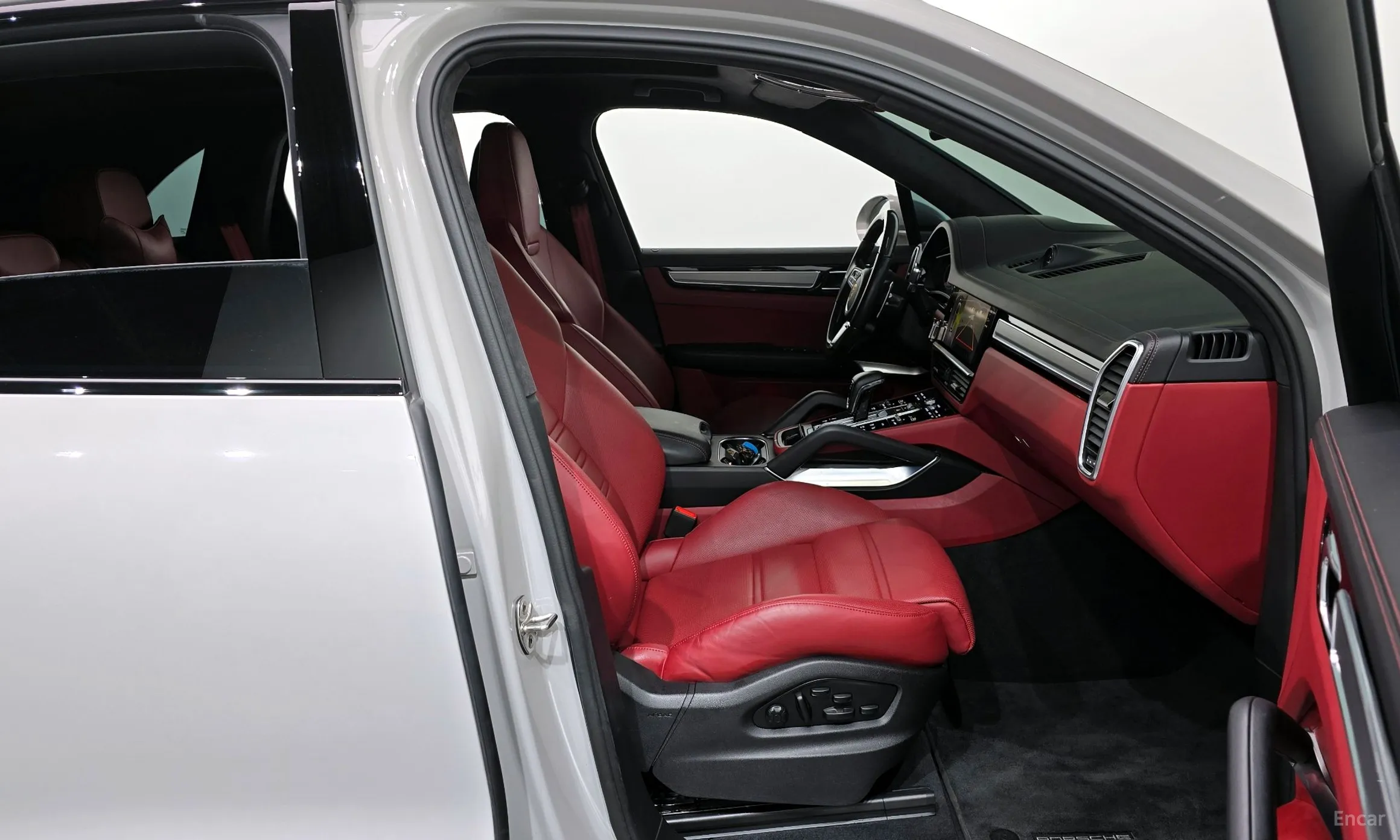 Porsche Cayenne (PO536) превью 11