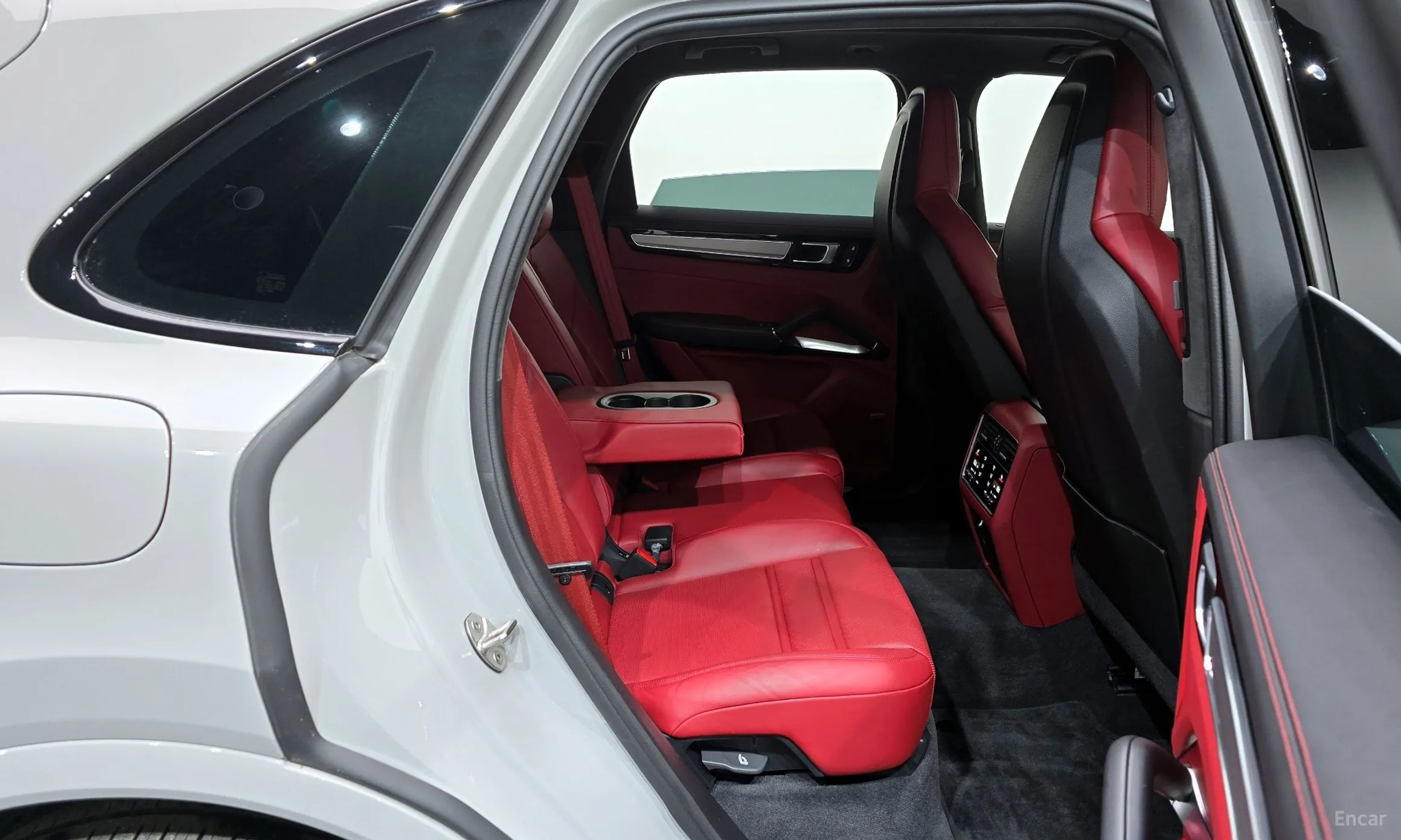 Porsche Cayenne (PO536) превью 12