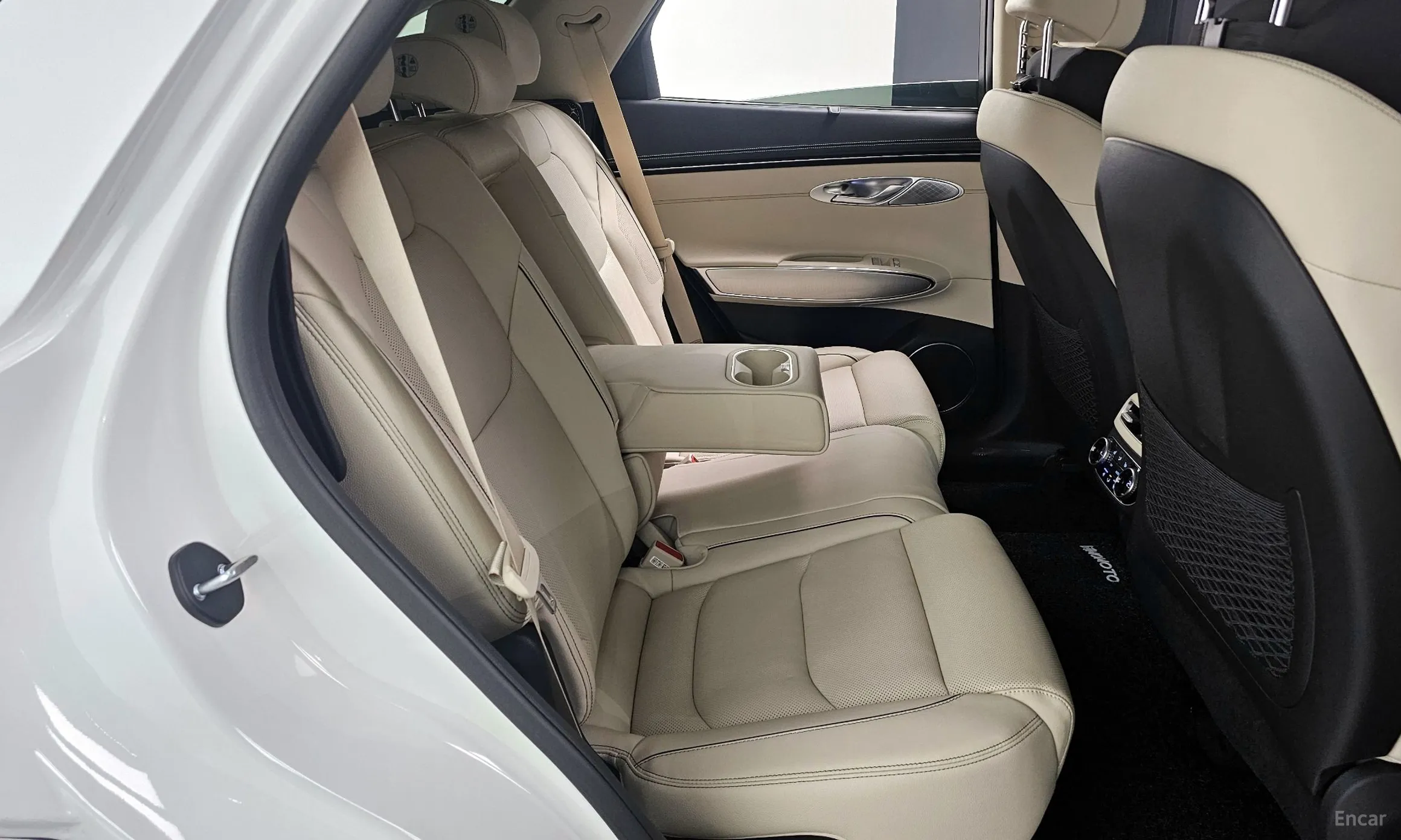 Genesis GV70 превью 12