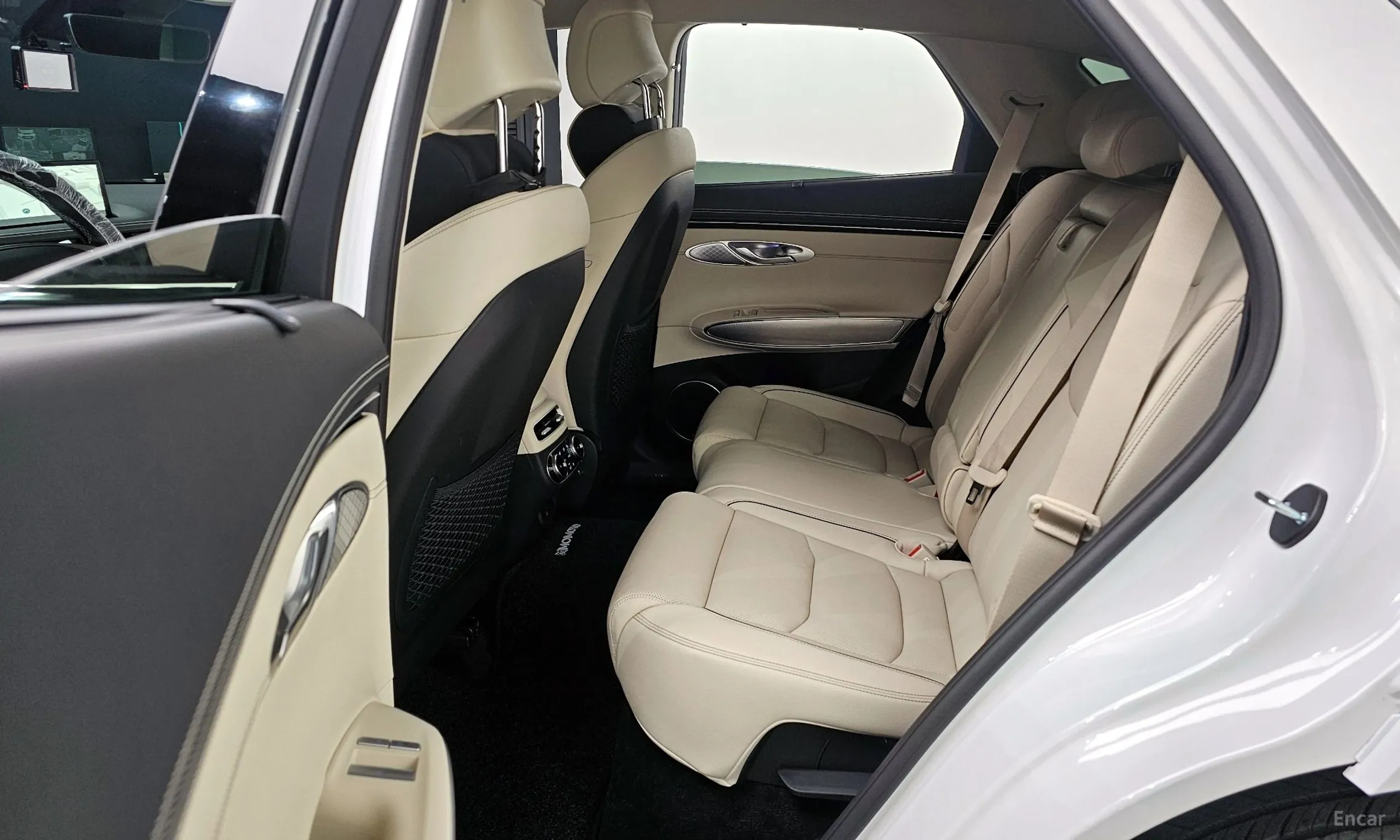 Genesis GV70 превью 13