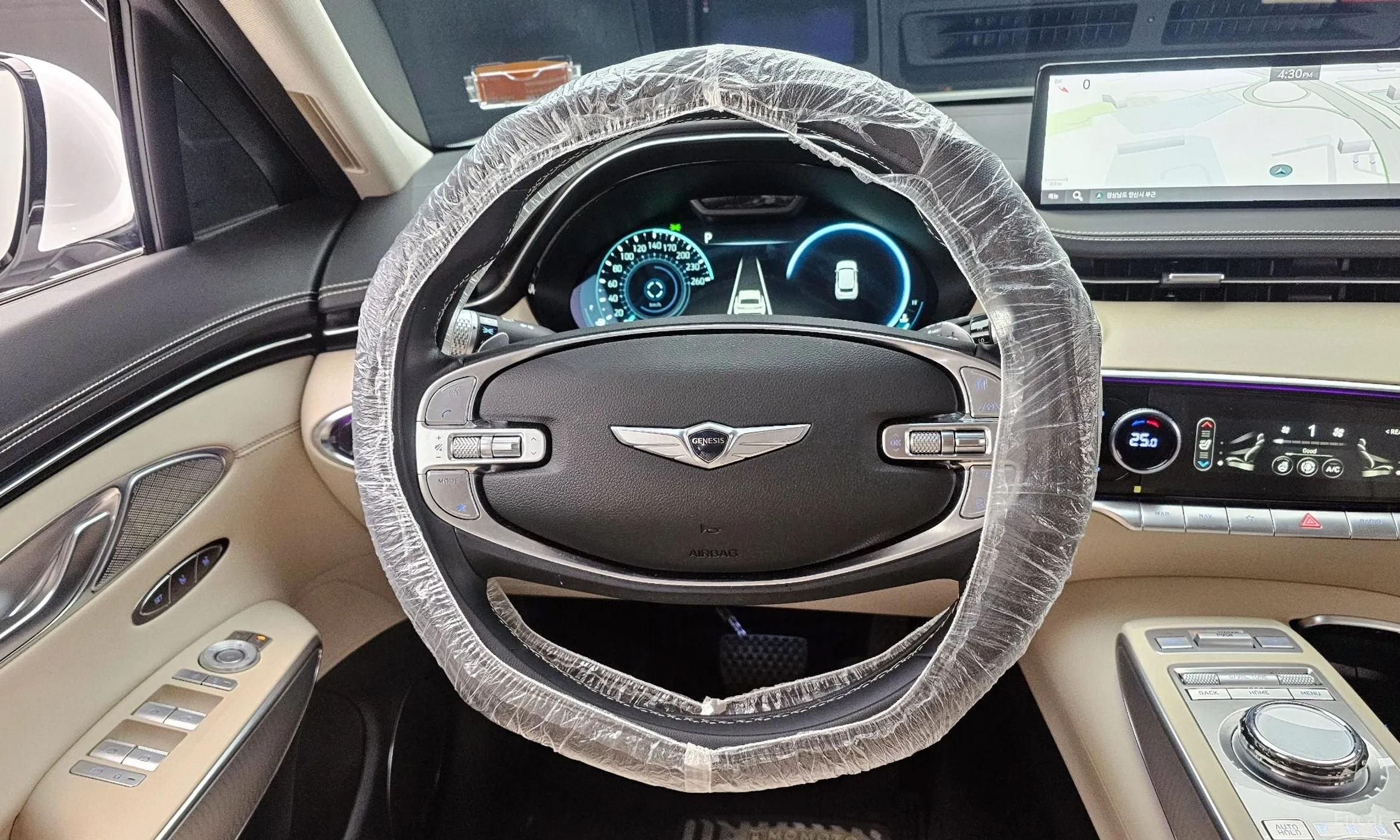 Genesis GV70 превью 14
