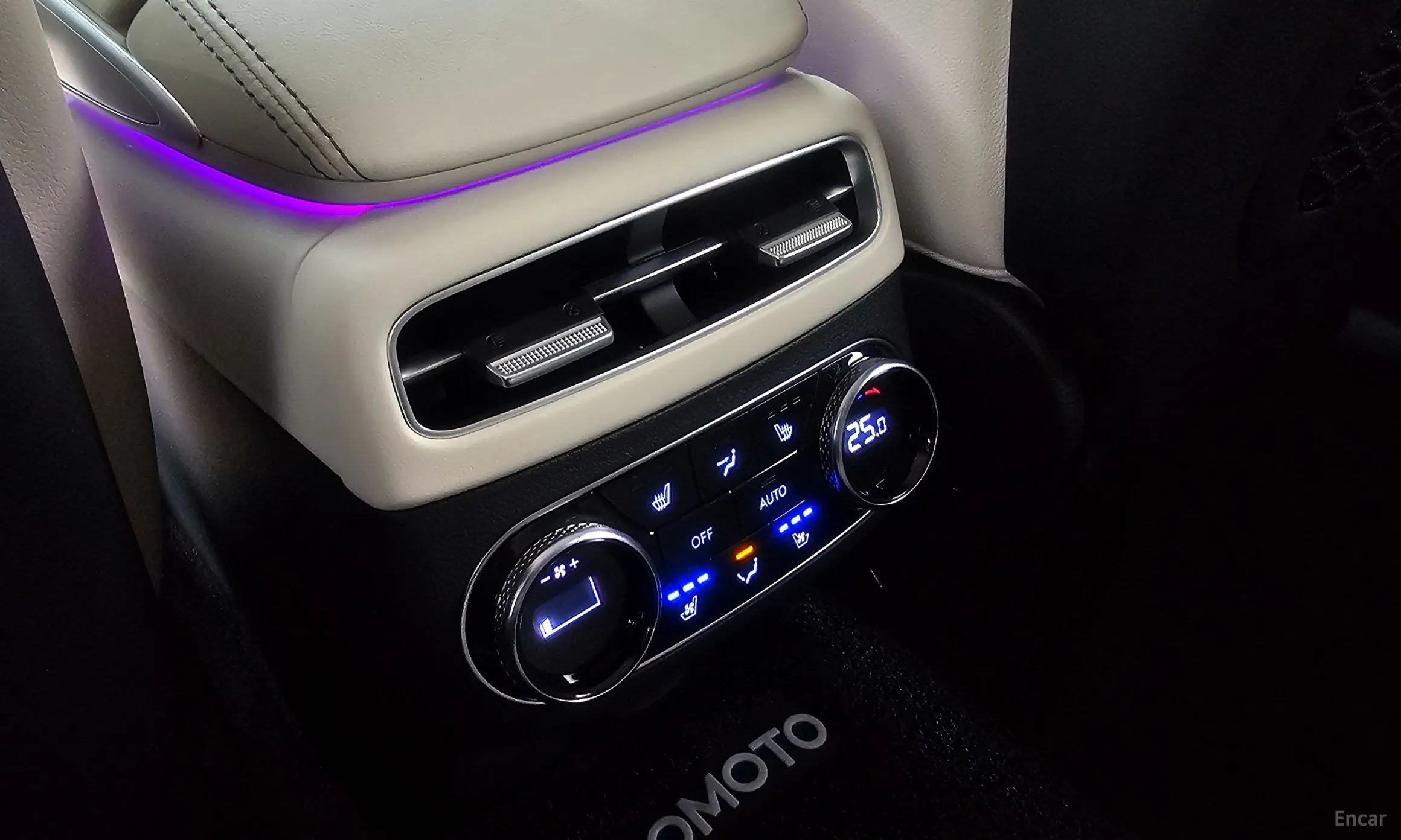 Genesis GV70 превью 18