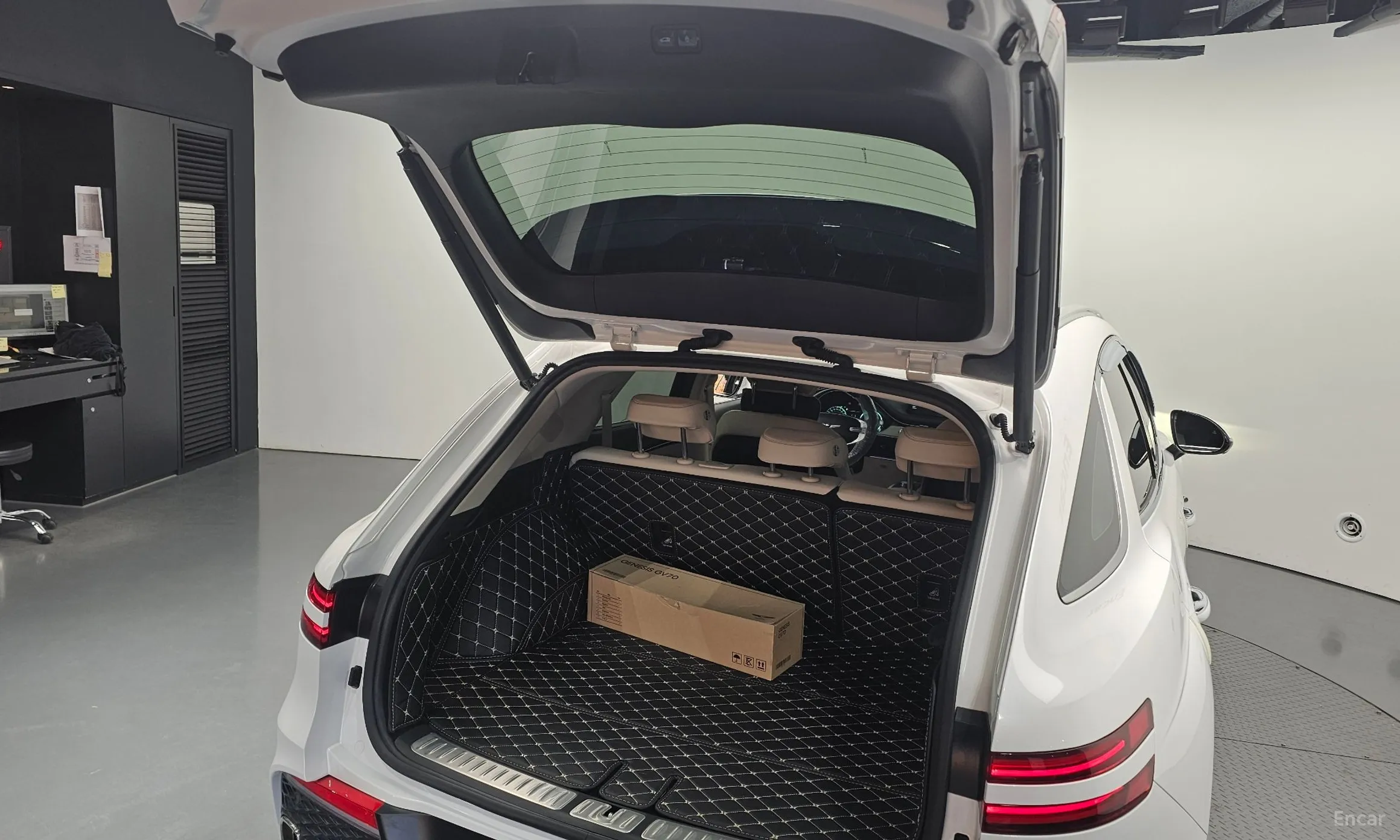 Genesis GV70 превью 20