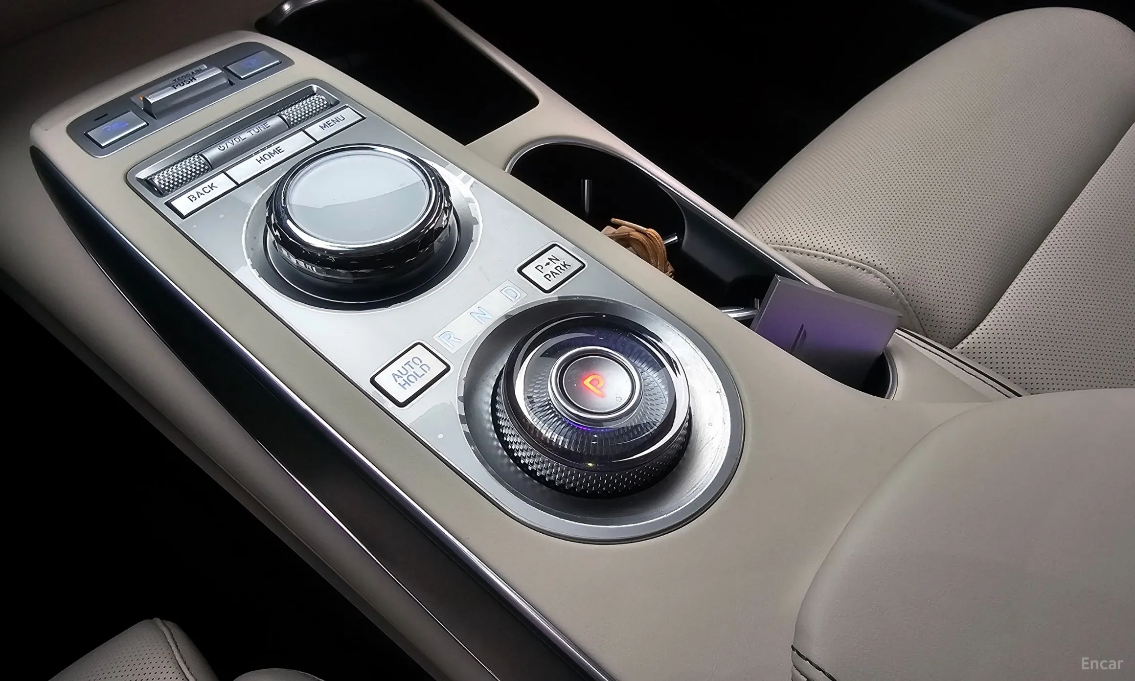 Genesis GV70 превью 9