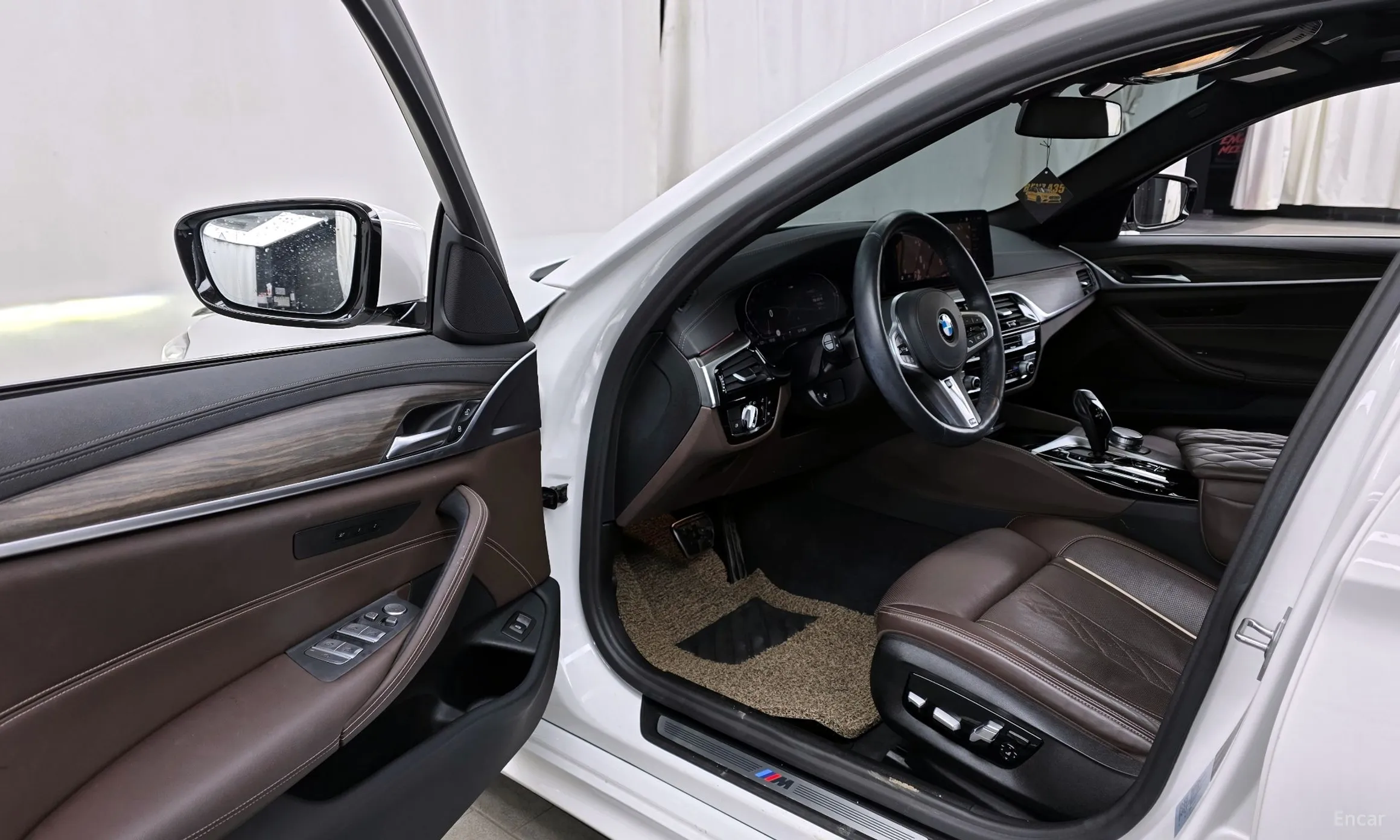 BMW 5 Series (G30) превью 10