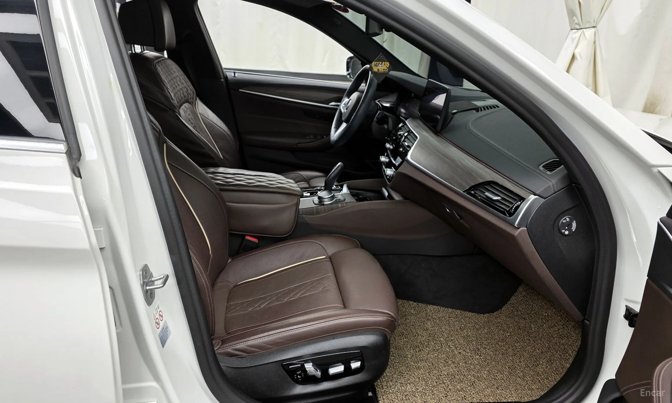 BMW 5 Series (G30) превью 11