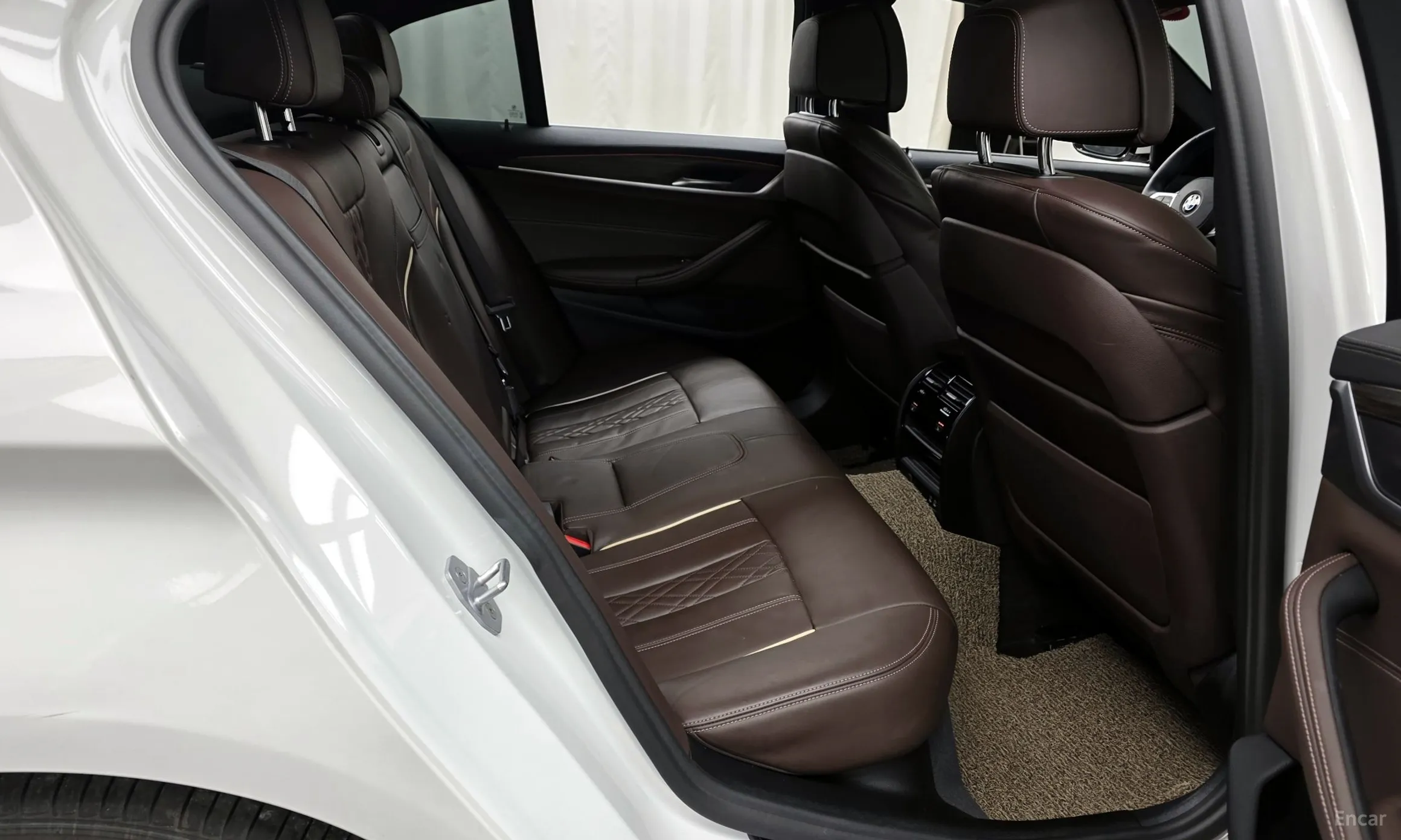 BMW 5 Series (G30) превью 12