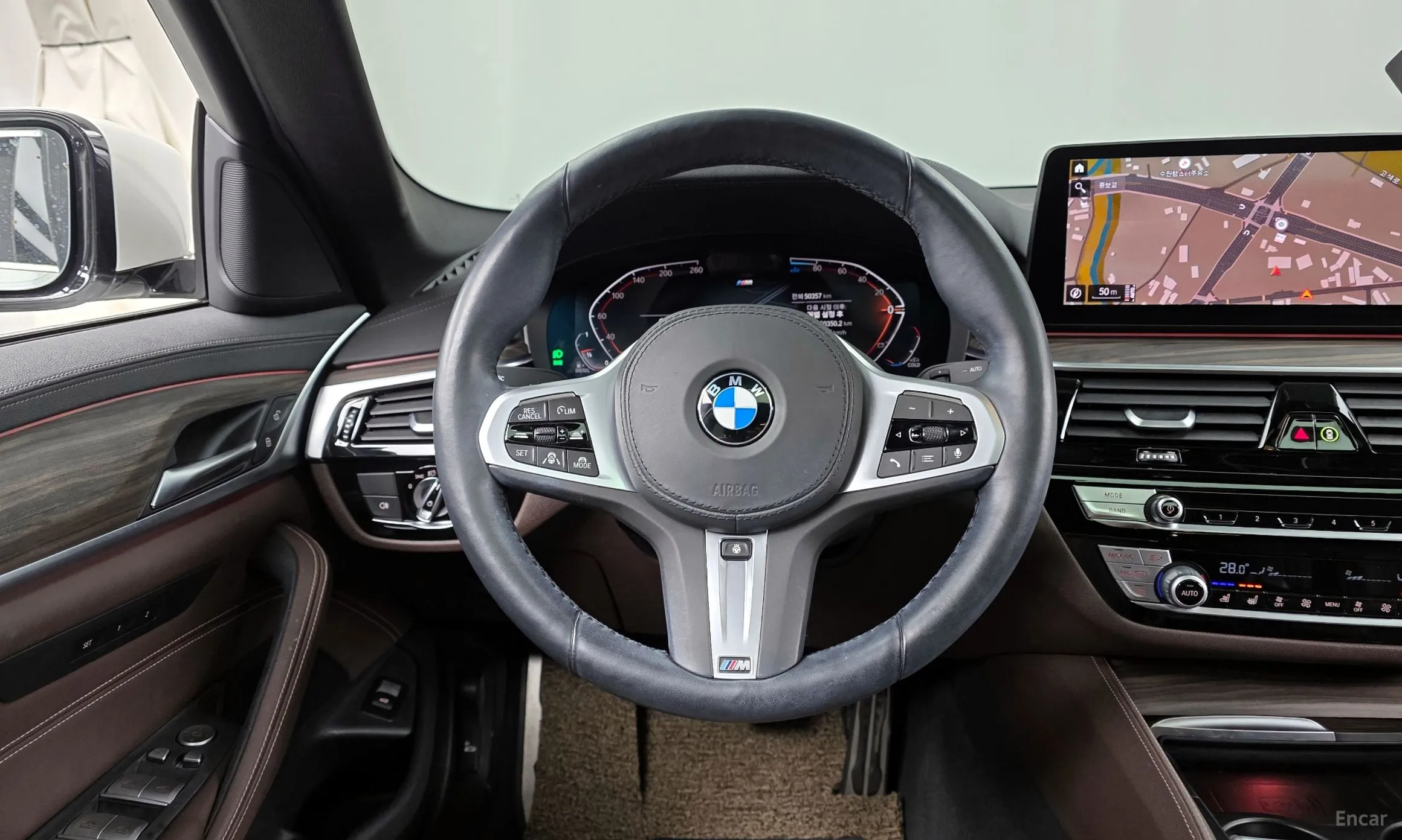 BMW 5 Series (G30) превью 13