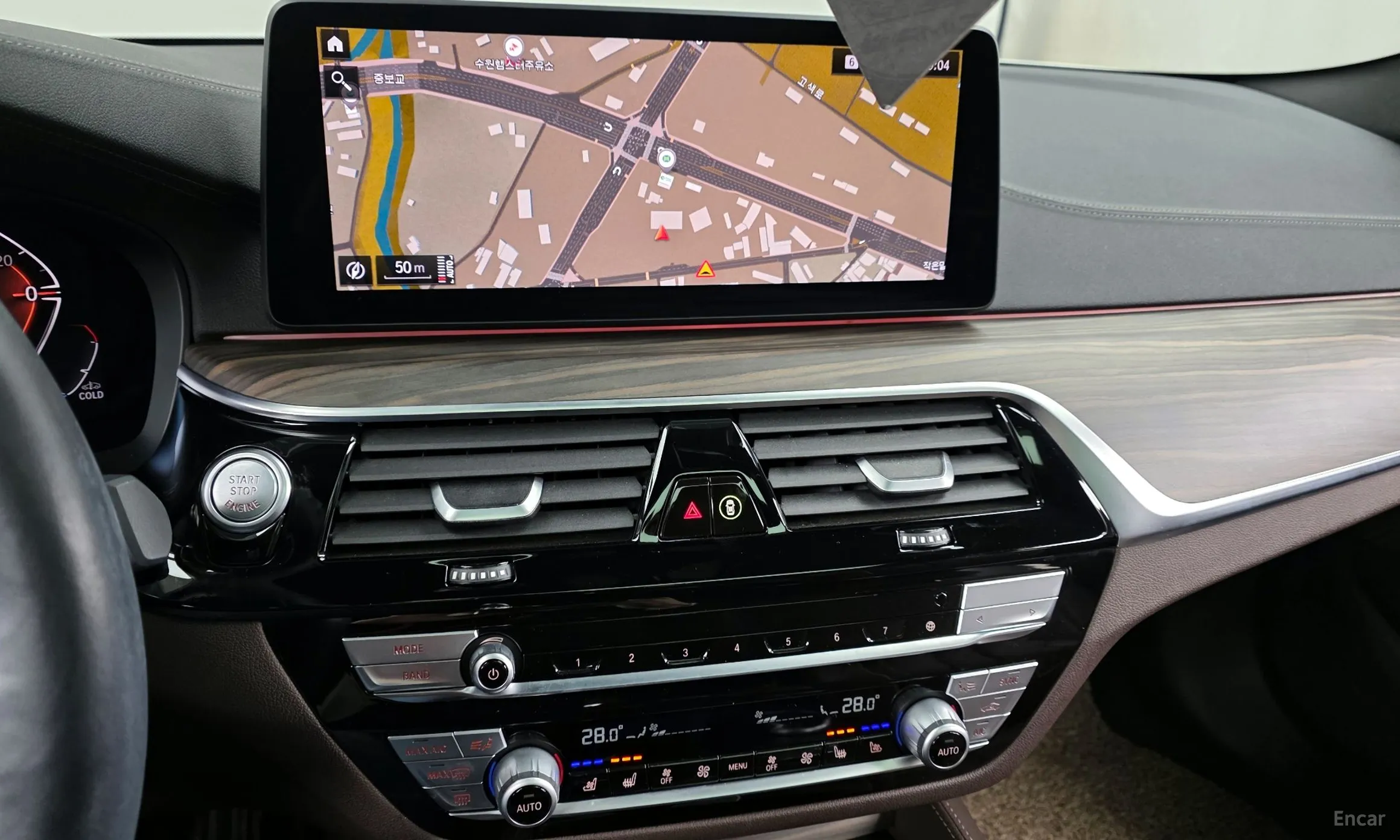 BMW 5 Series (G30) превью 14