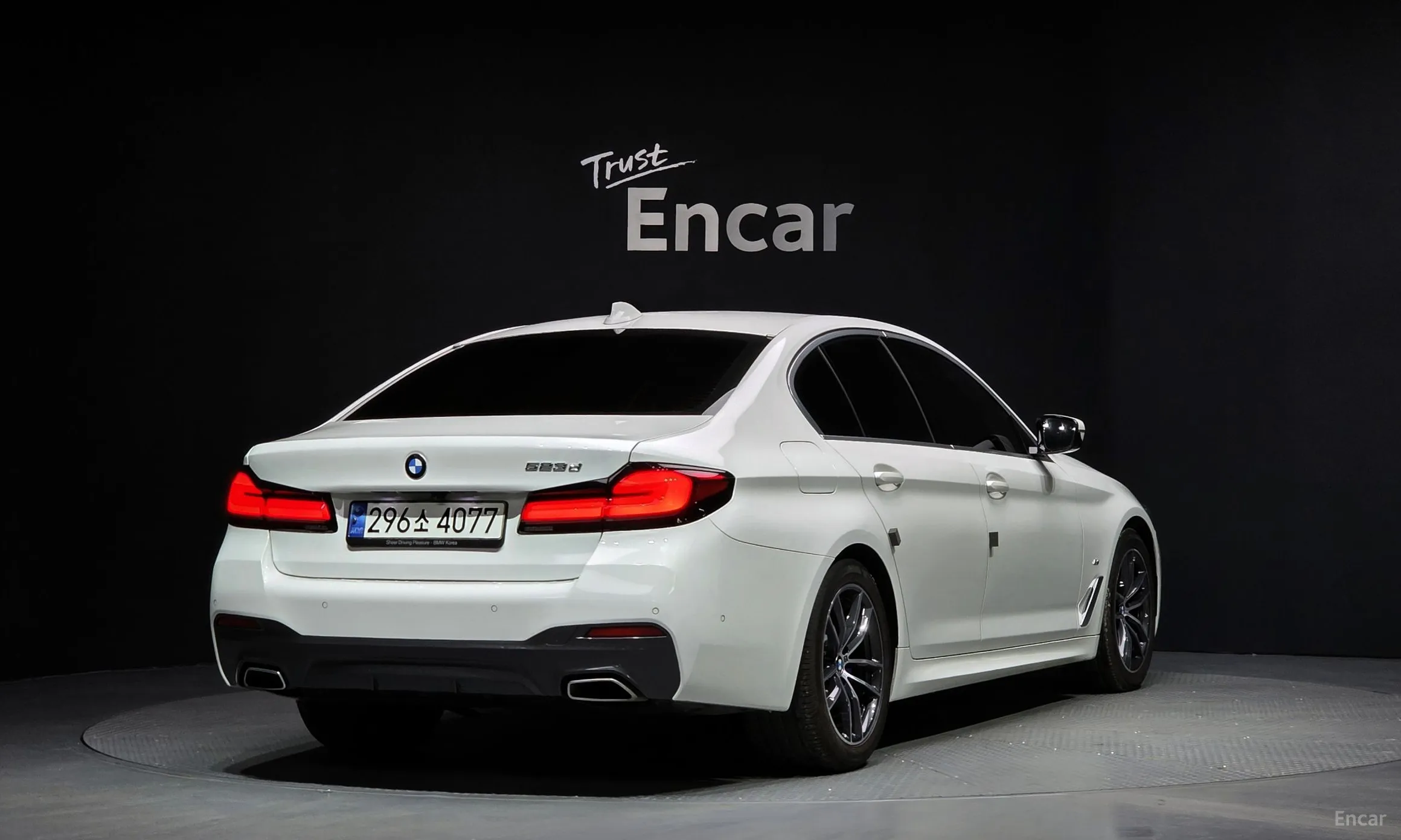 BMW 5 Series (G30) превью 2