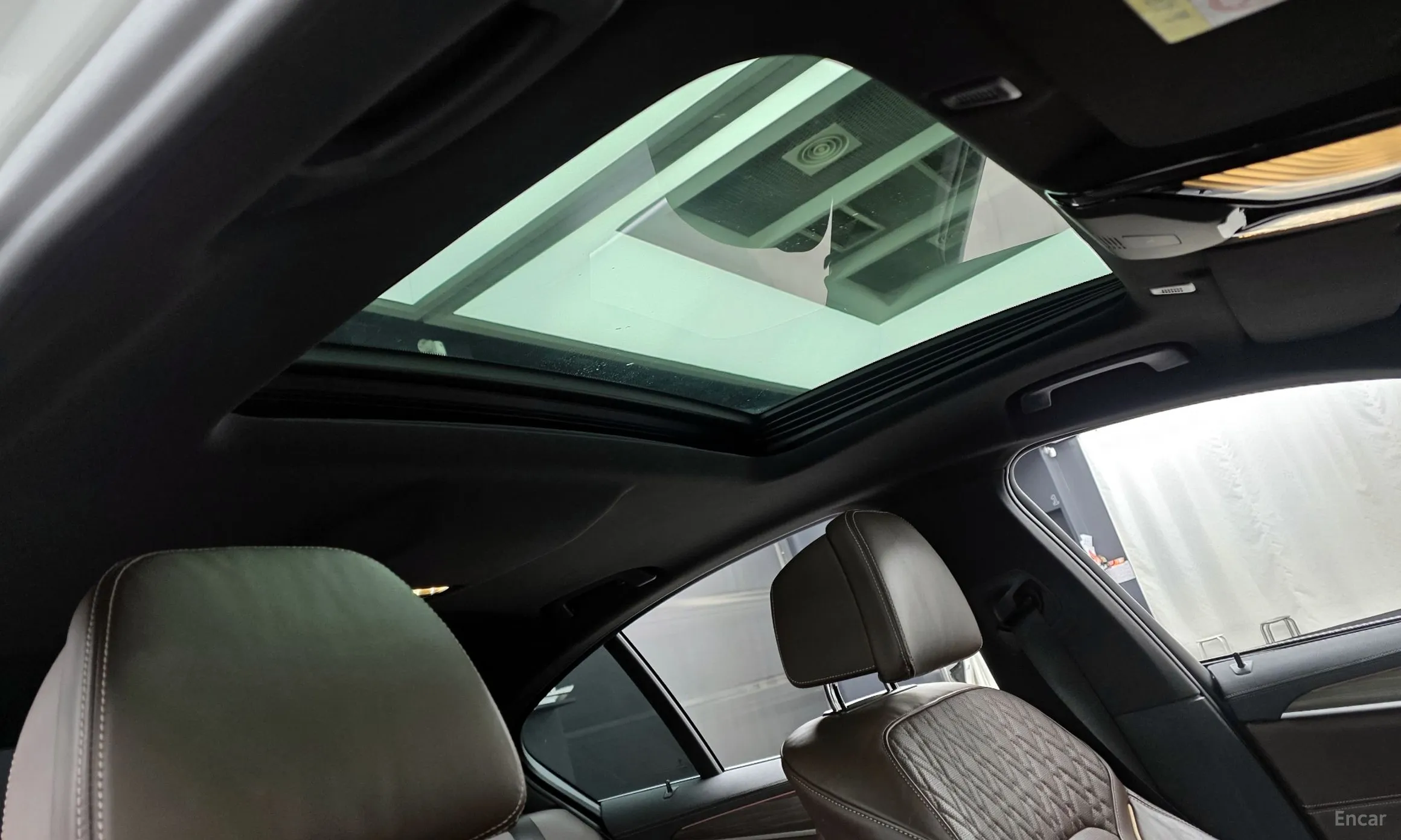 BMW 5 Series (G30) превью 17