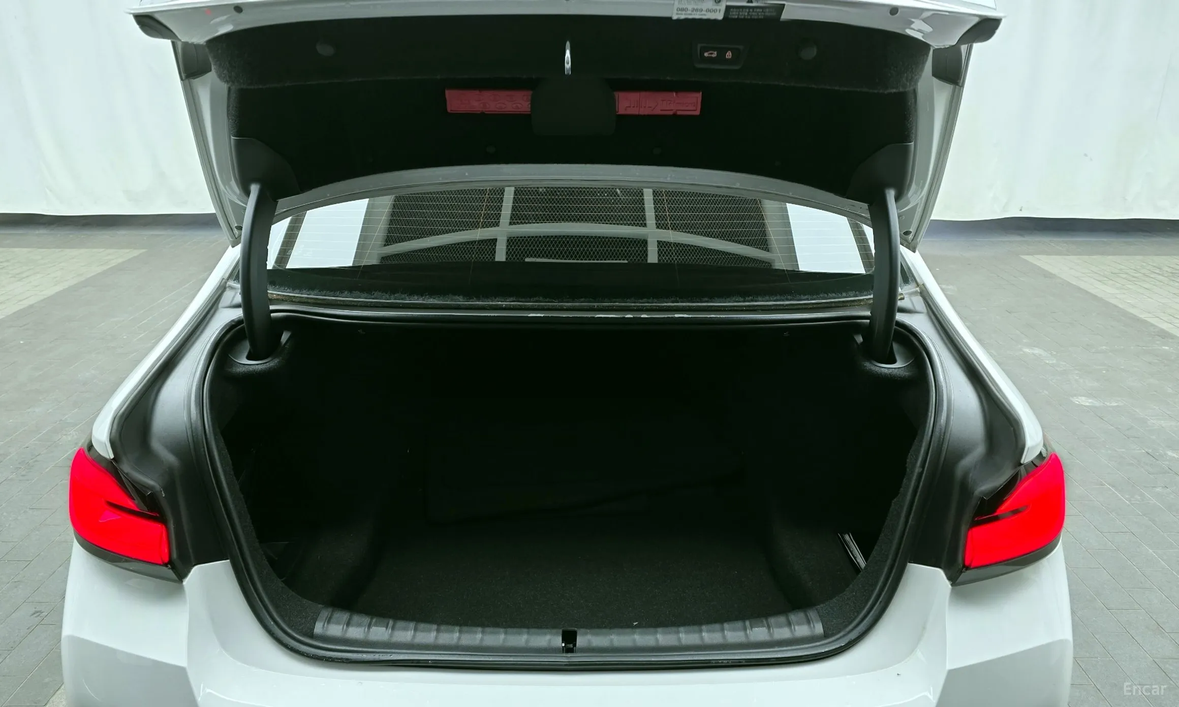 BMW 5 Series (G30) превью 20