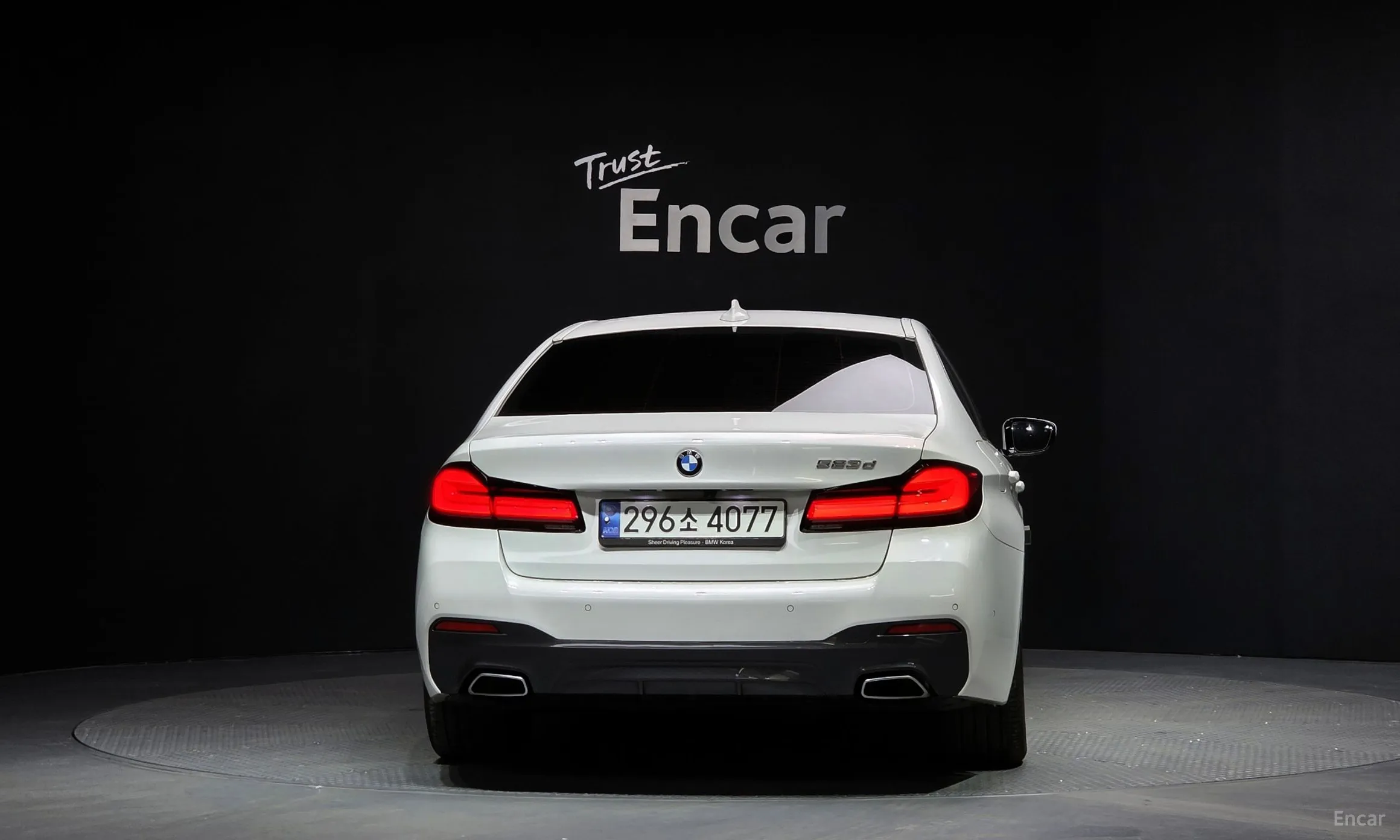 BMW 5 Series (G30) превью 4