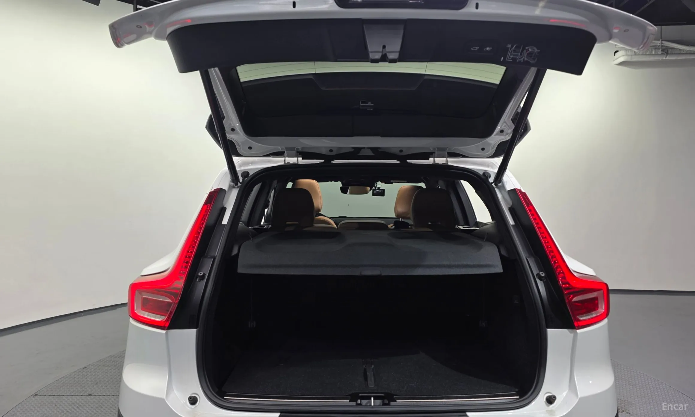 Volvo XC40 превью 20