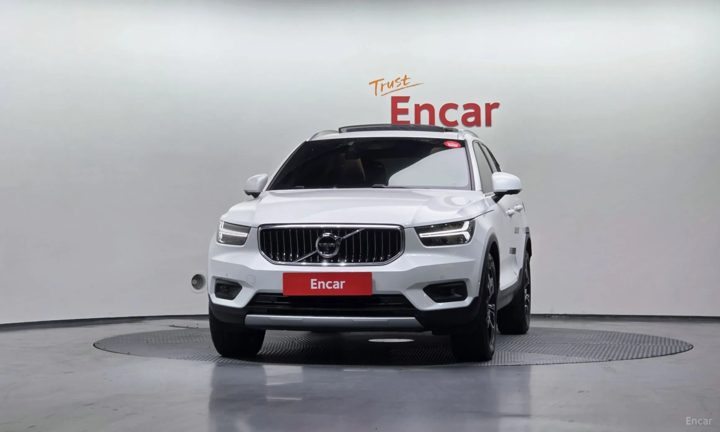 Volvo XC40 превью 3