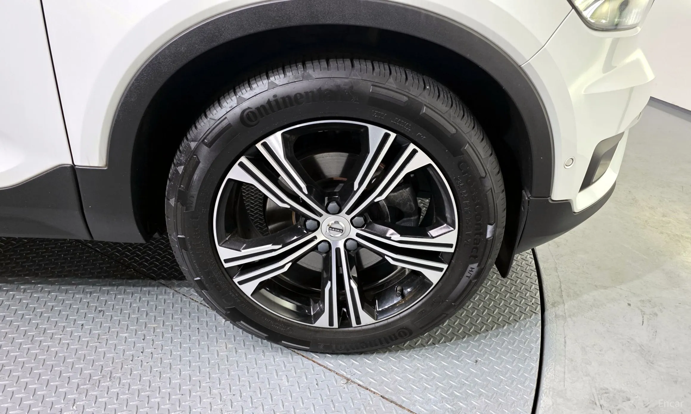 Volvo XC40 превью 5