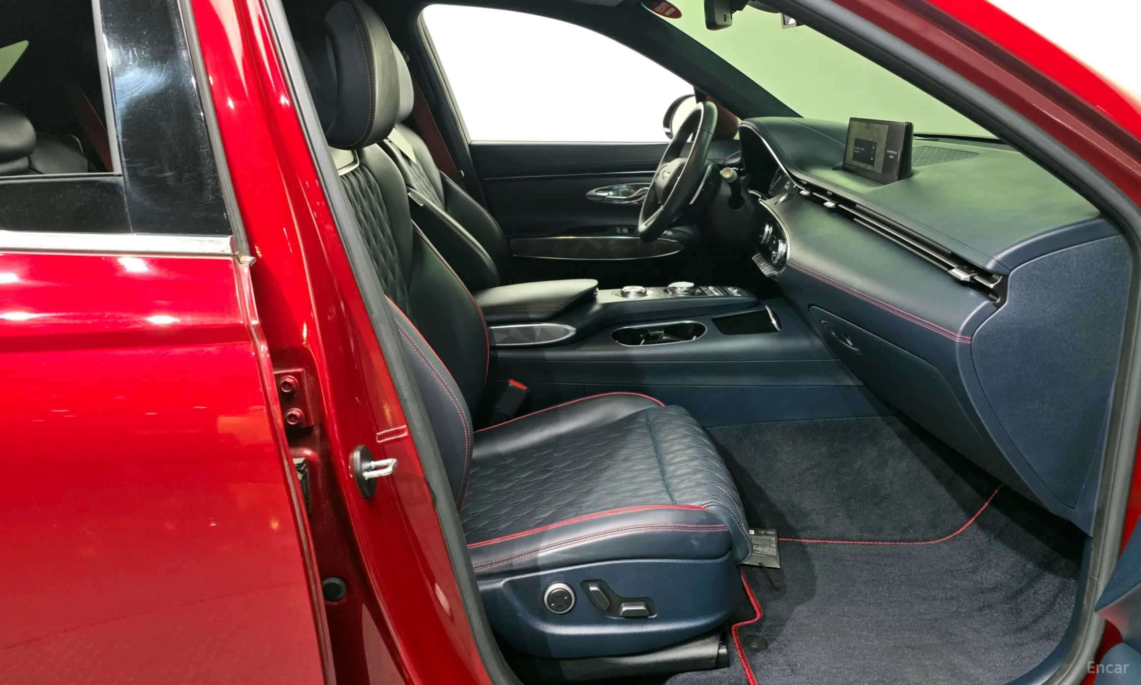 Genesis GV70 превью 11