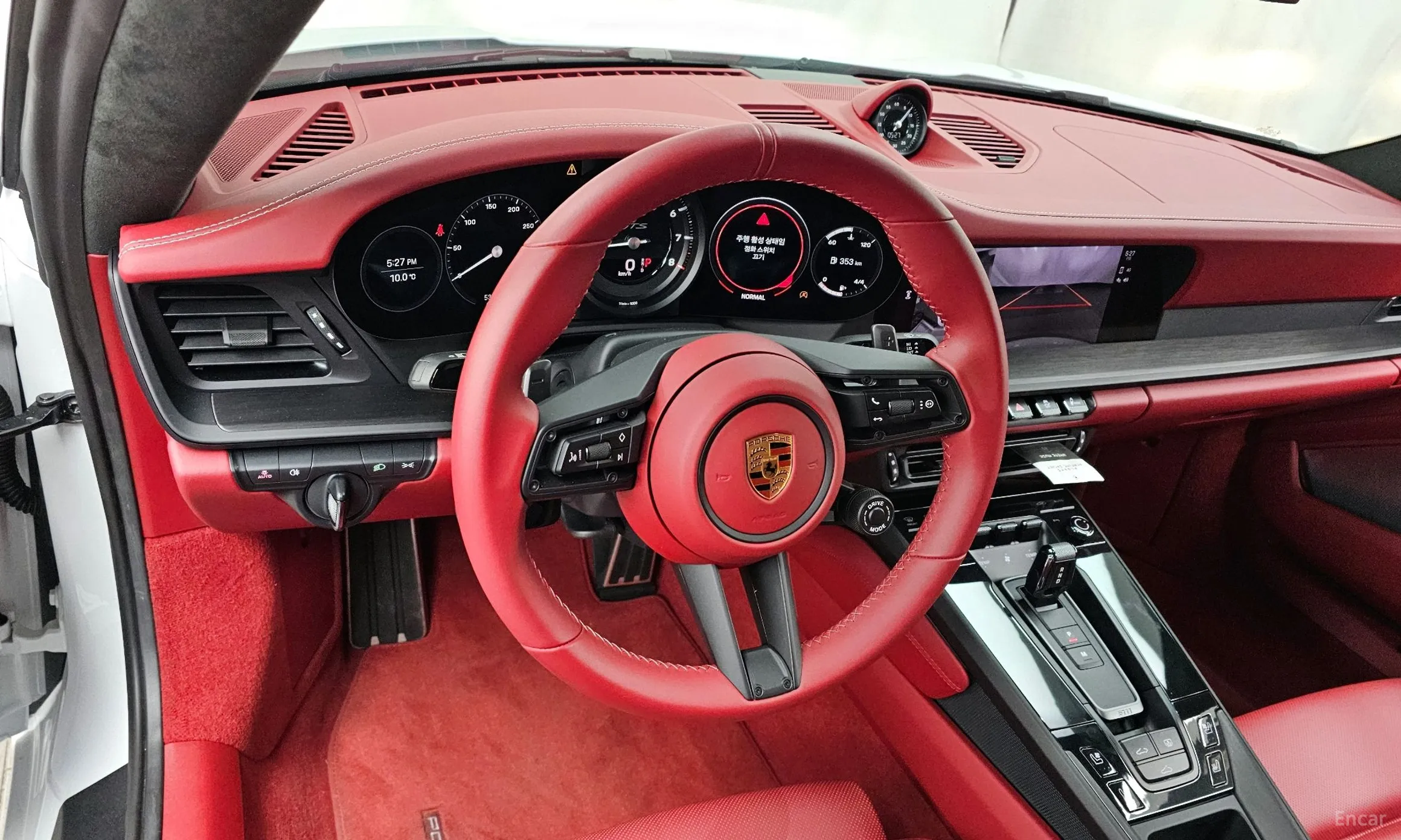 Porsche 911 (992) превью 12