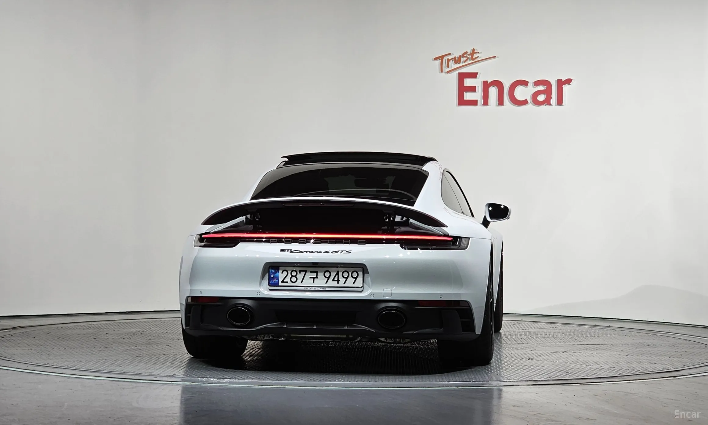 Porsche 911 (992) превью 4