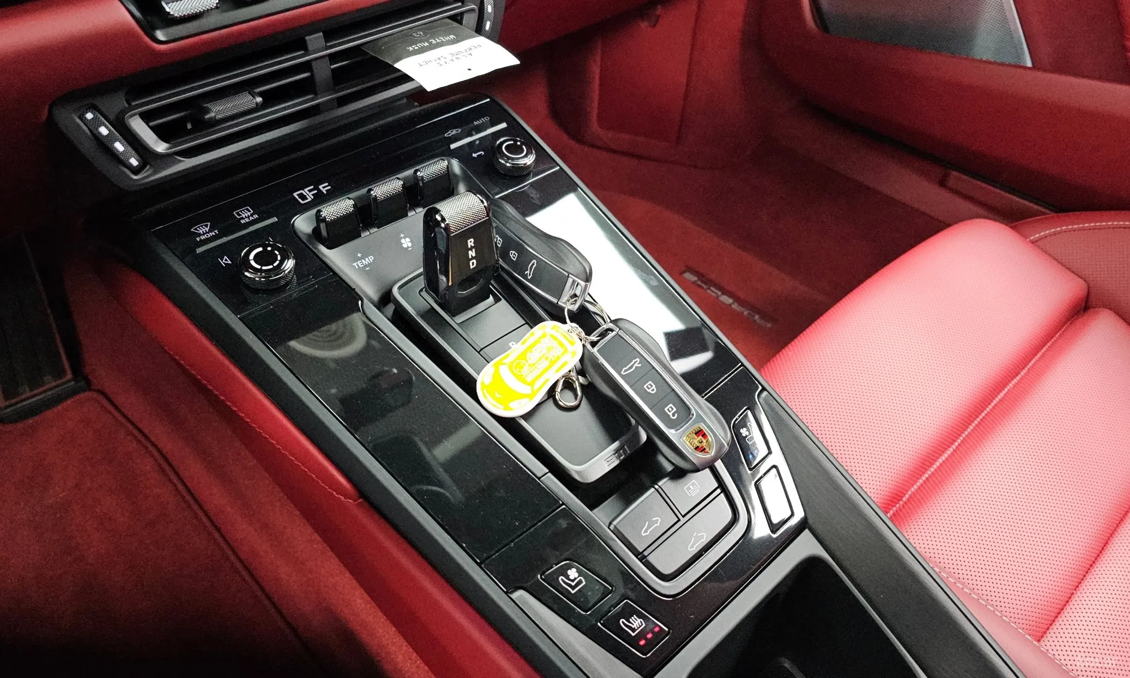 Porsche 911 (992) превью 9
