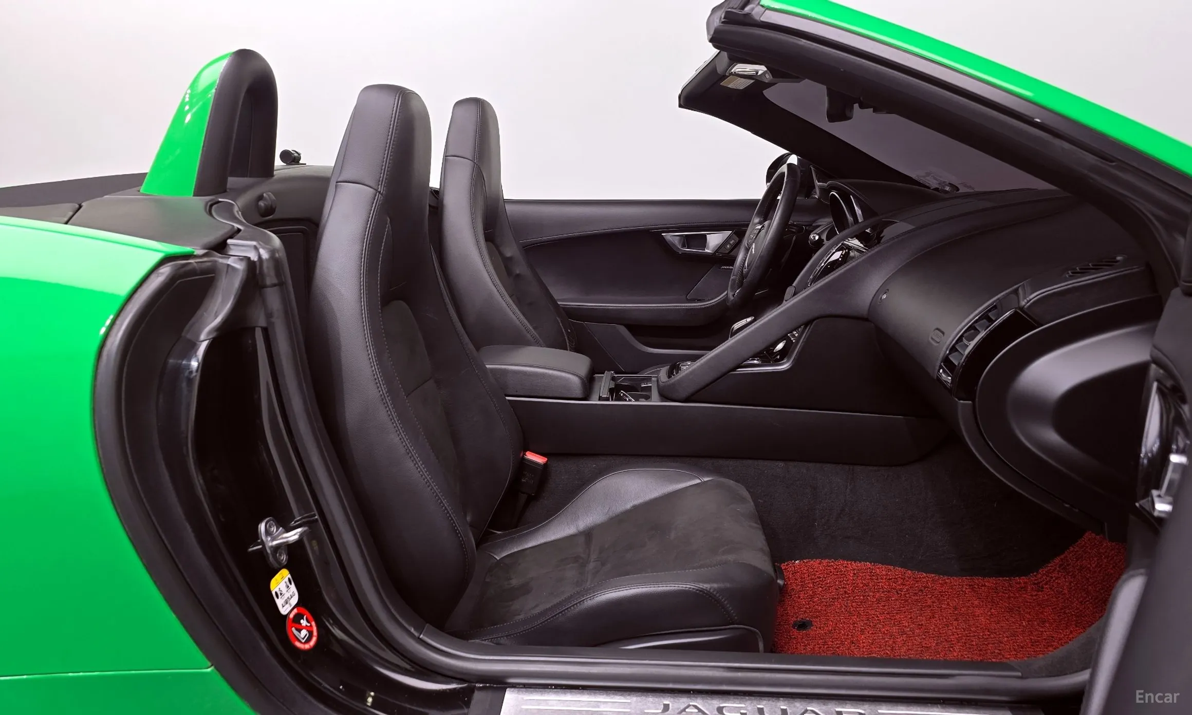 Jaguar F-TYPE превью 10