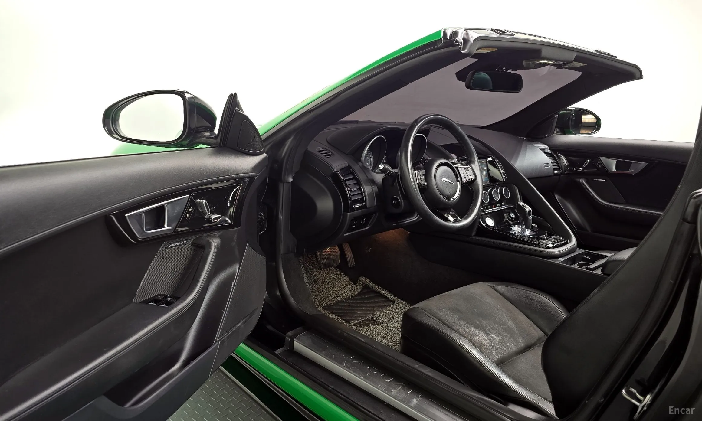 Jaguar F-TYPE превью 11