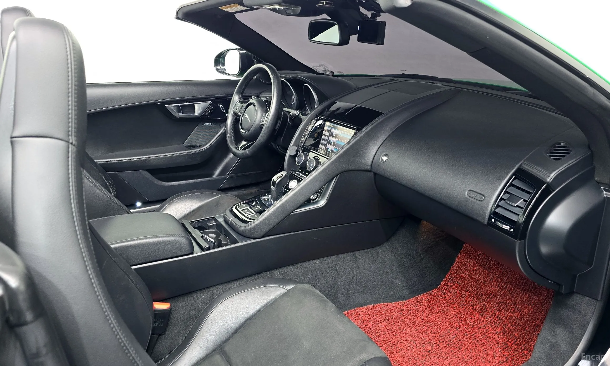 Jaguar F-TYPE превью 12