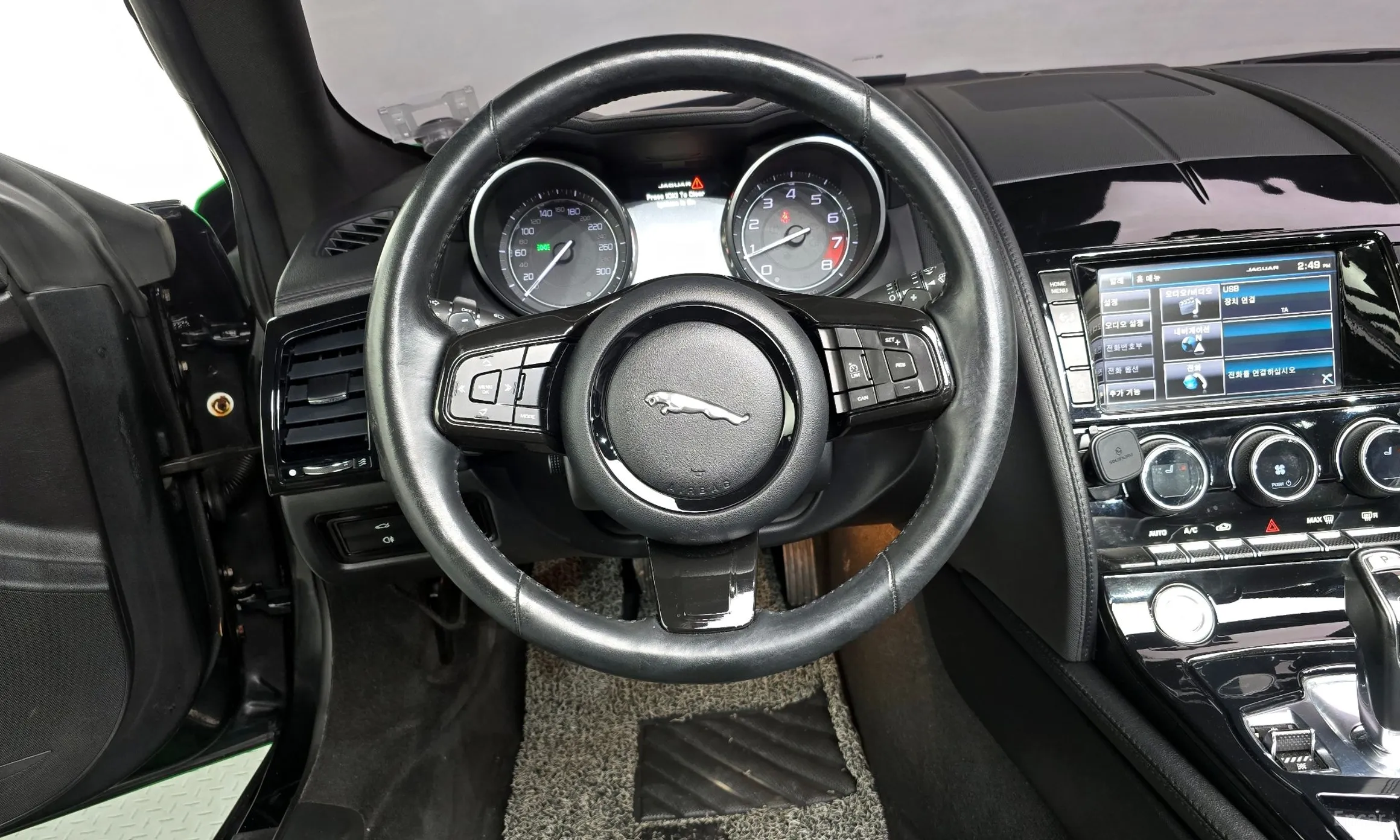 Jaguar F-TYPE превью 13