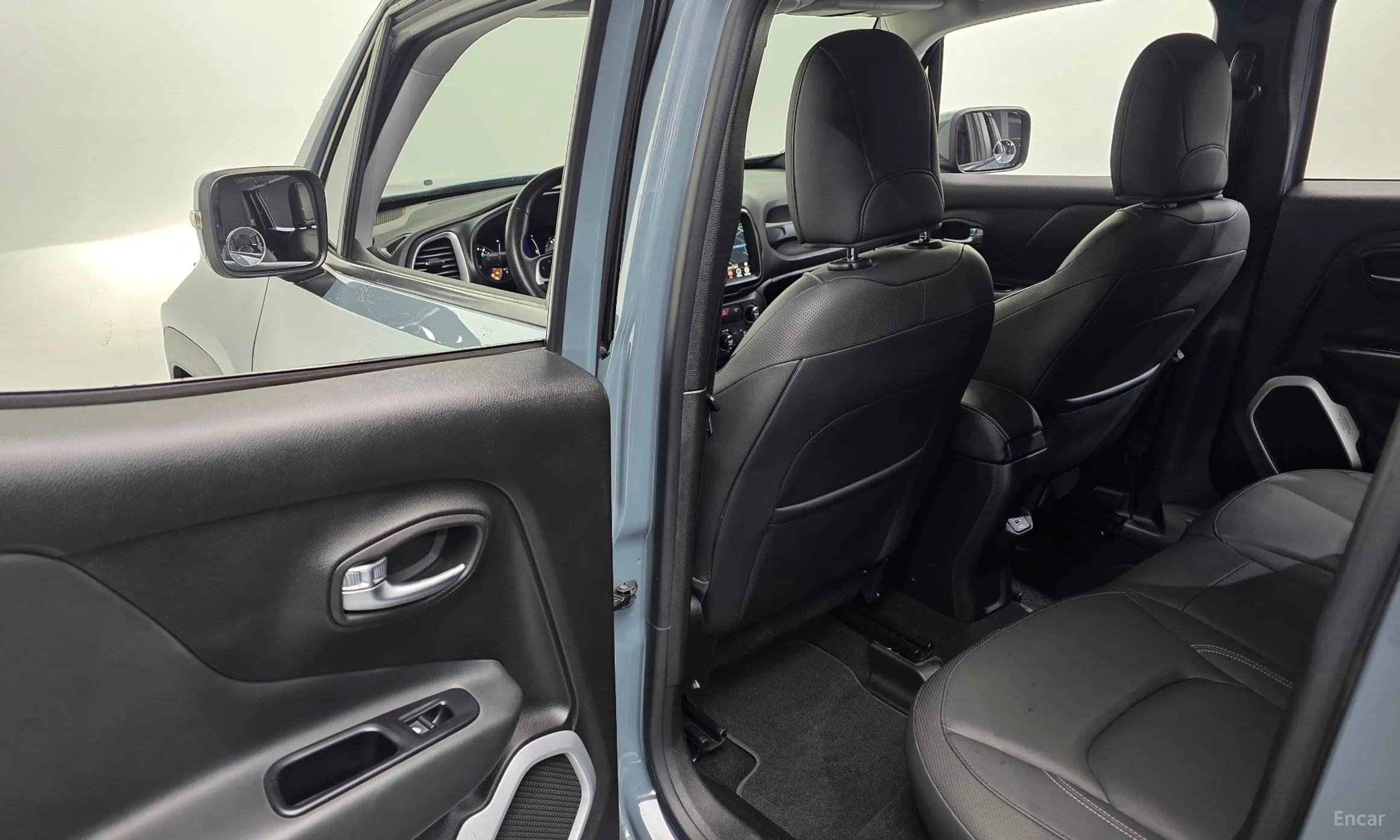 Jeep Renegade превью 18