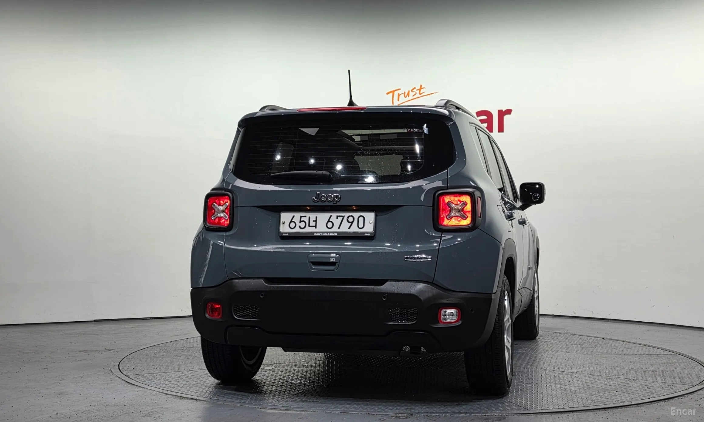 Jeep Renegade превью 4