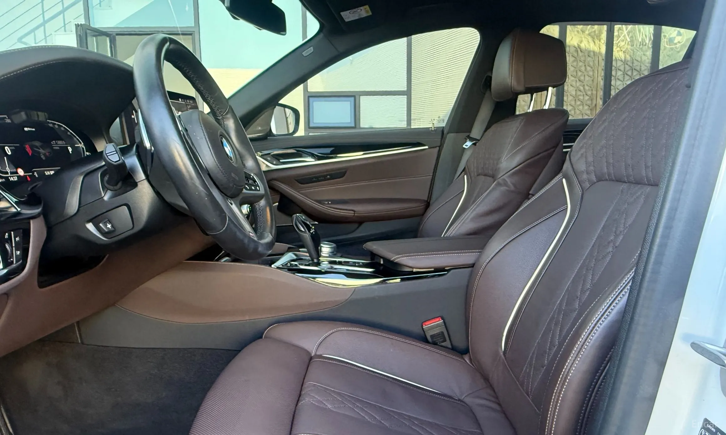 BMW 5 Series (G30) превью 10