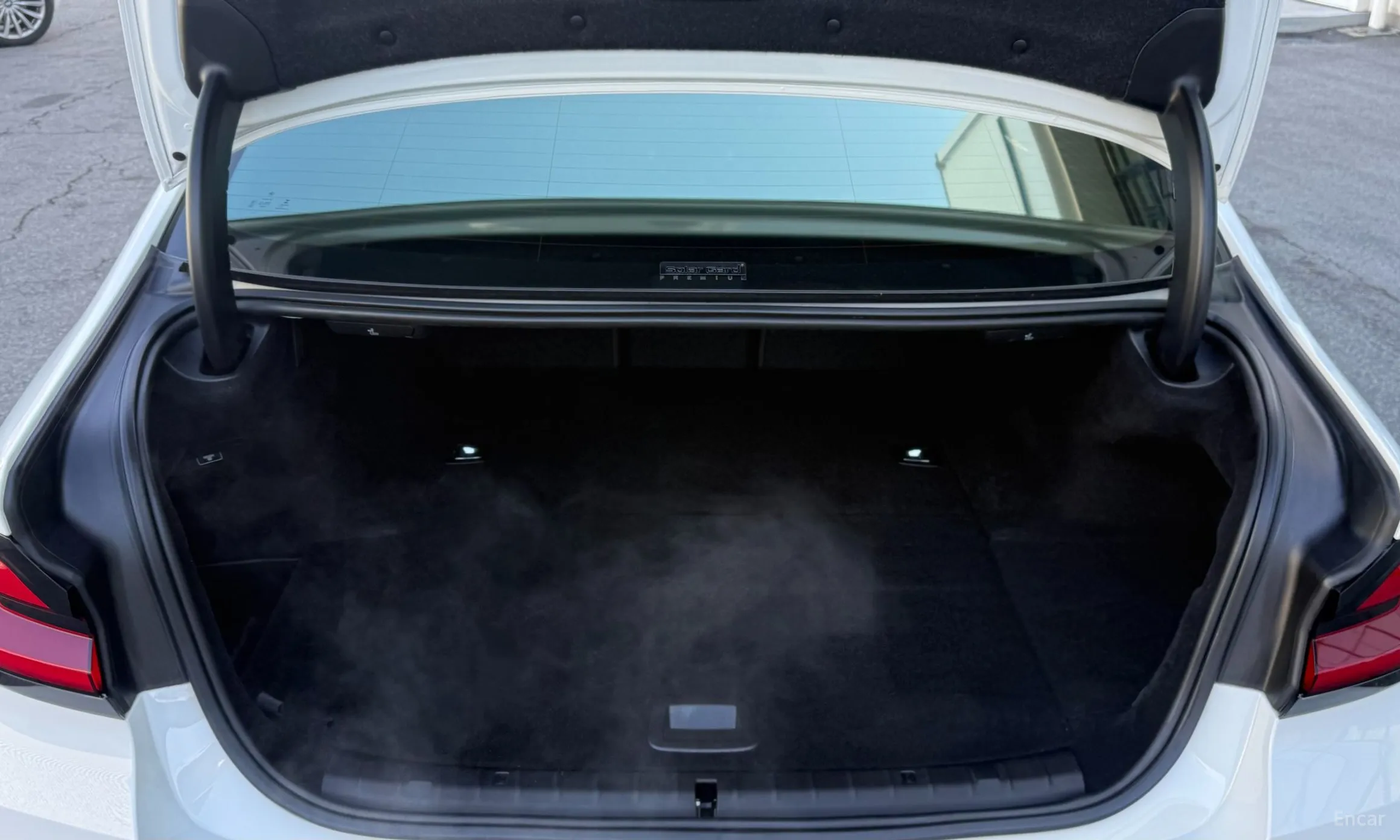 BMW 5 Series (G30) превью 11