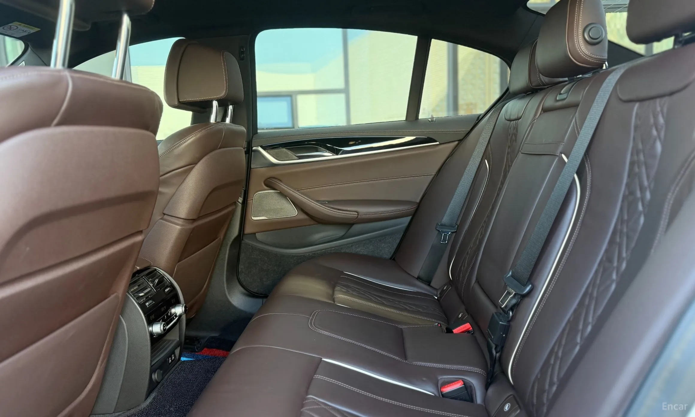 BMW 5 Series (G30) превью 16