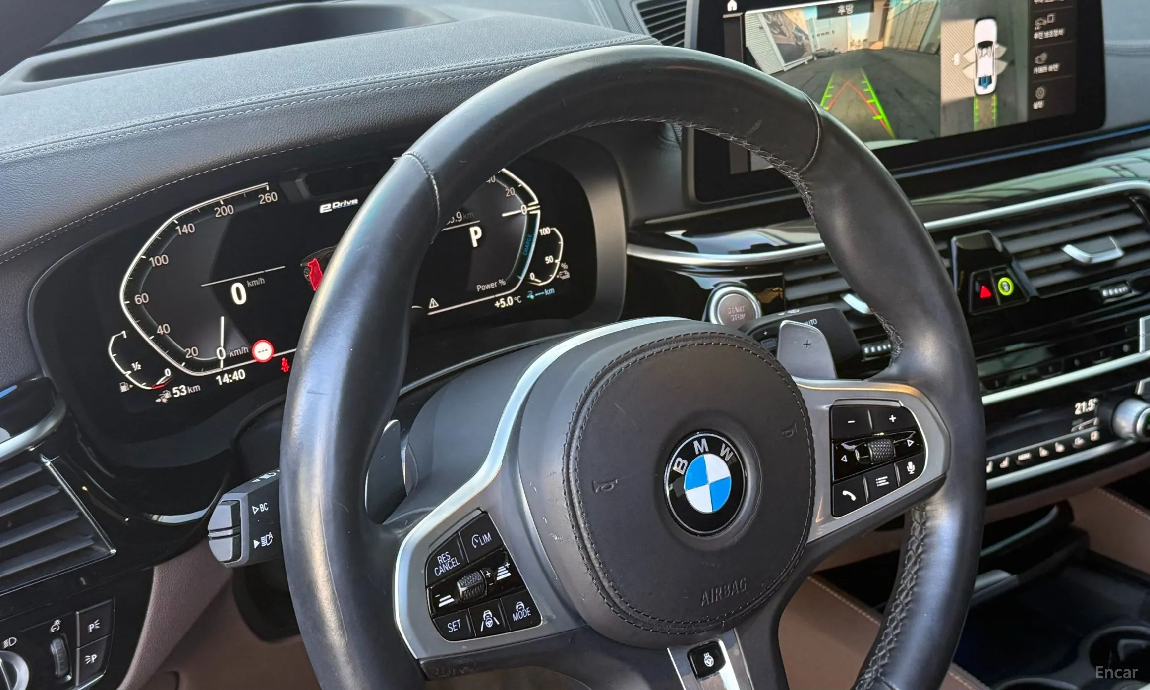 BMW 5 Series (G30) превью 17