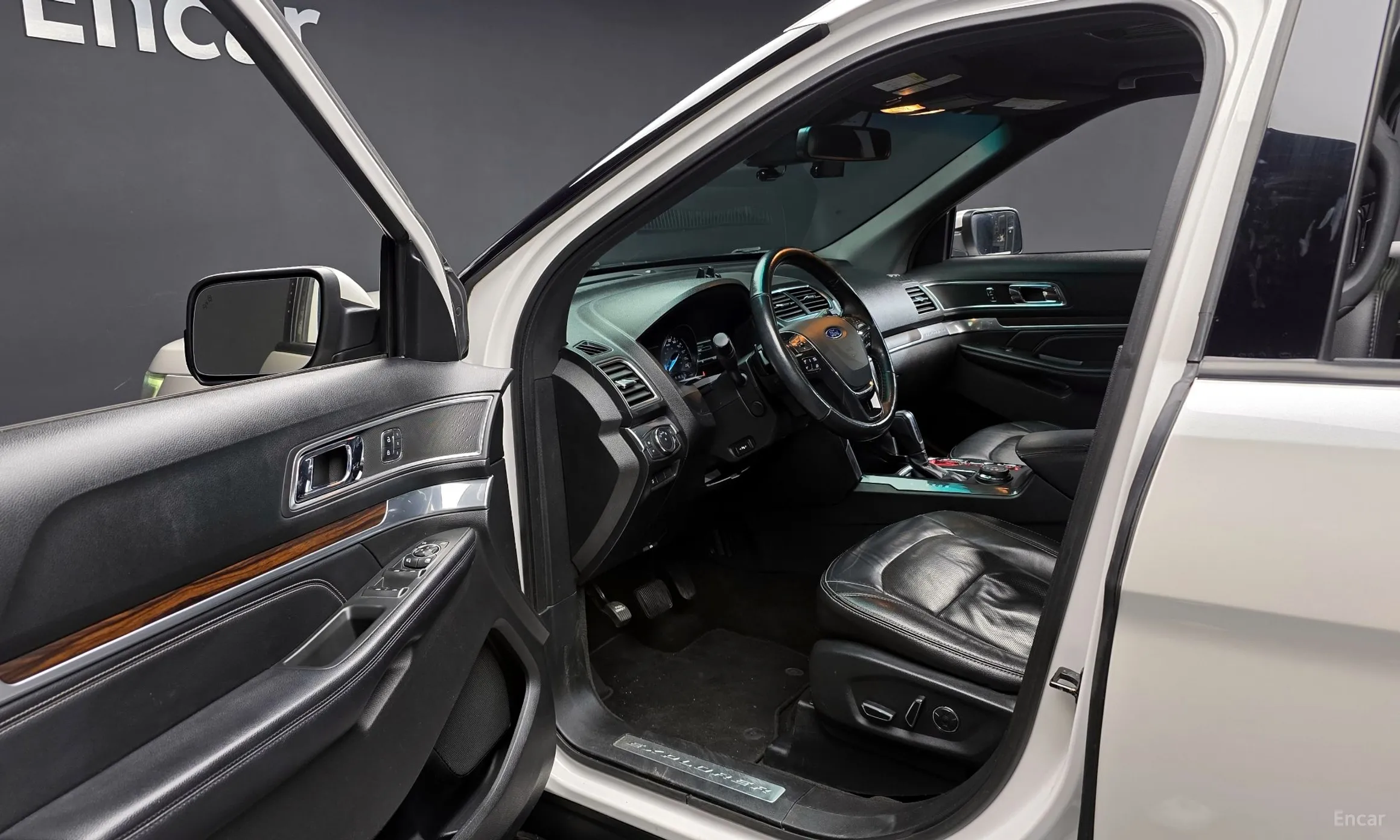 Ford Explorer превью 10