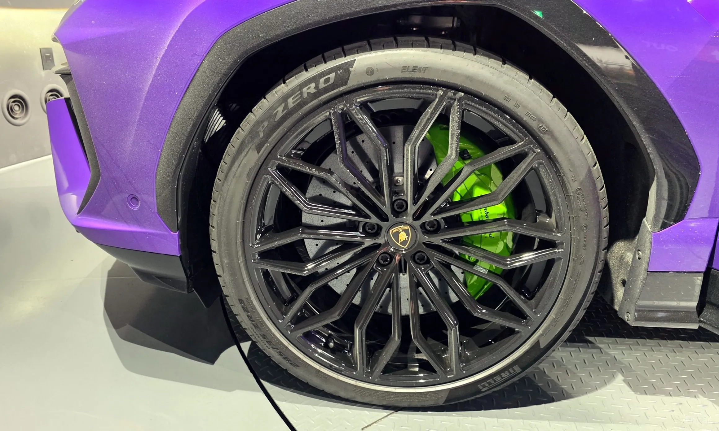 Lamborghini Urus превью 5