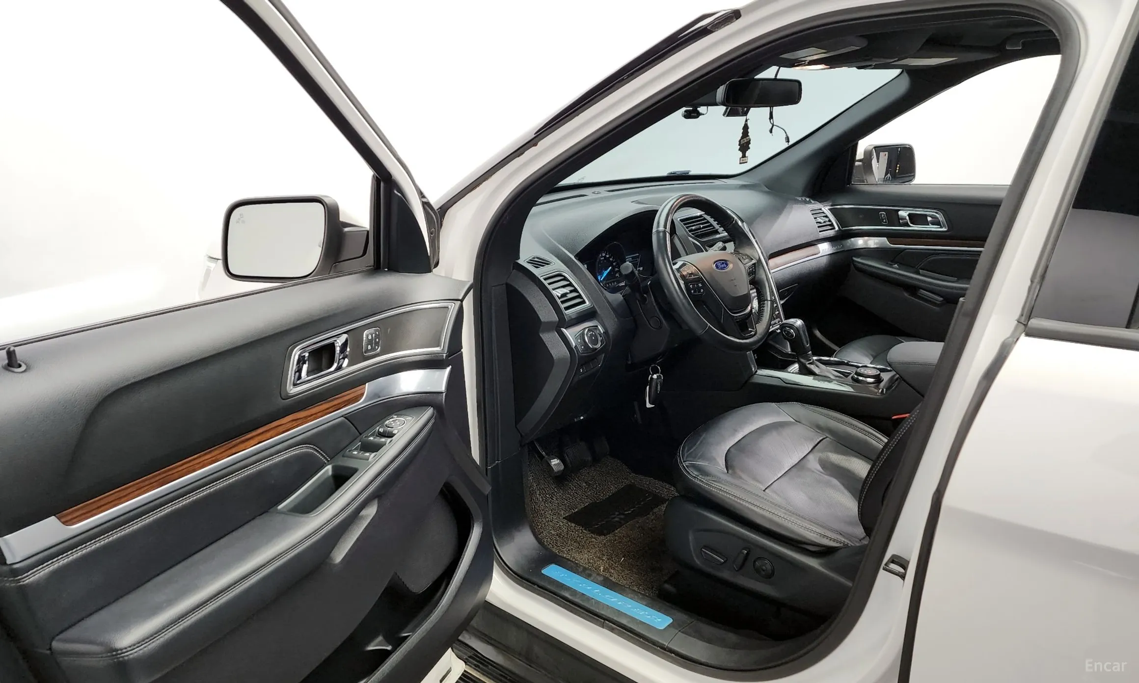 Ford Explorer превью 10