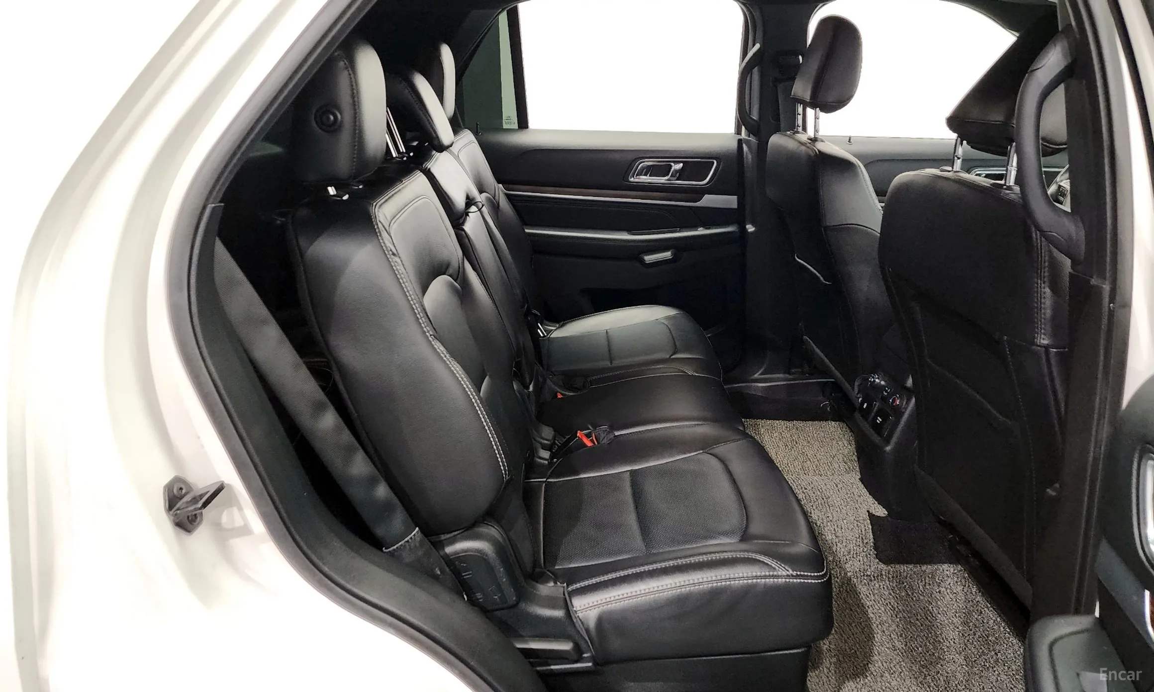 Ford Explorer превью 12