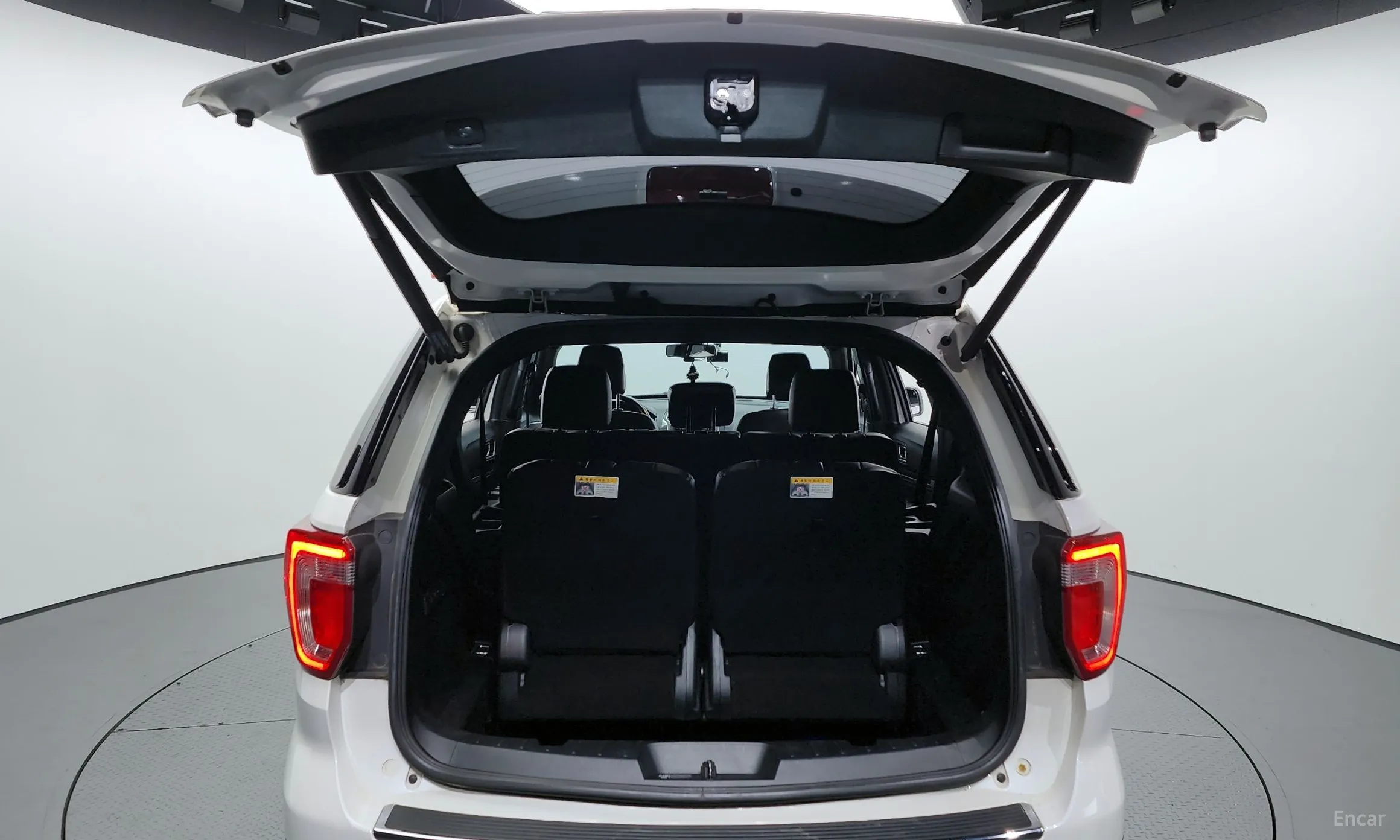 Ford Explorer превью 20