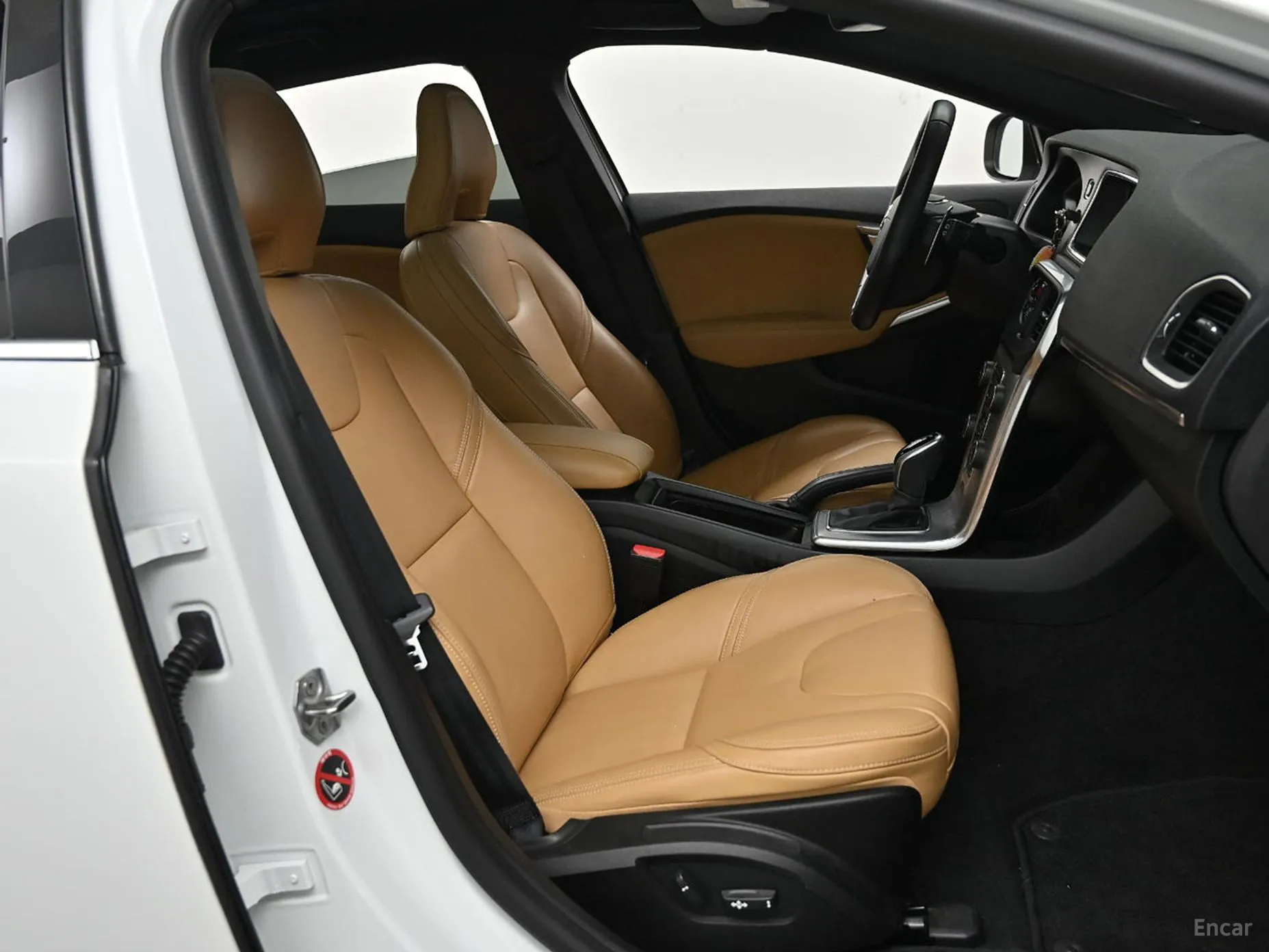 Volvo V40 превью 11