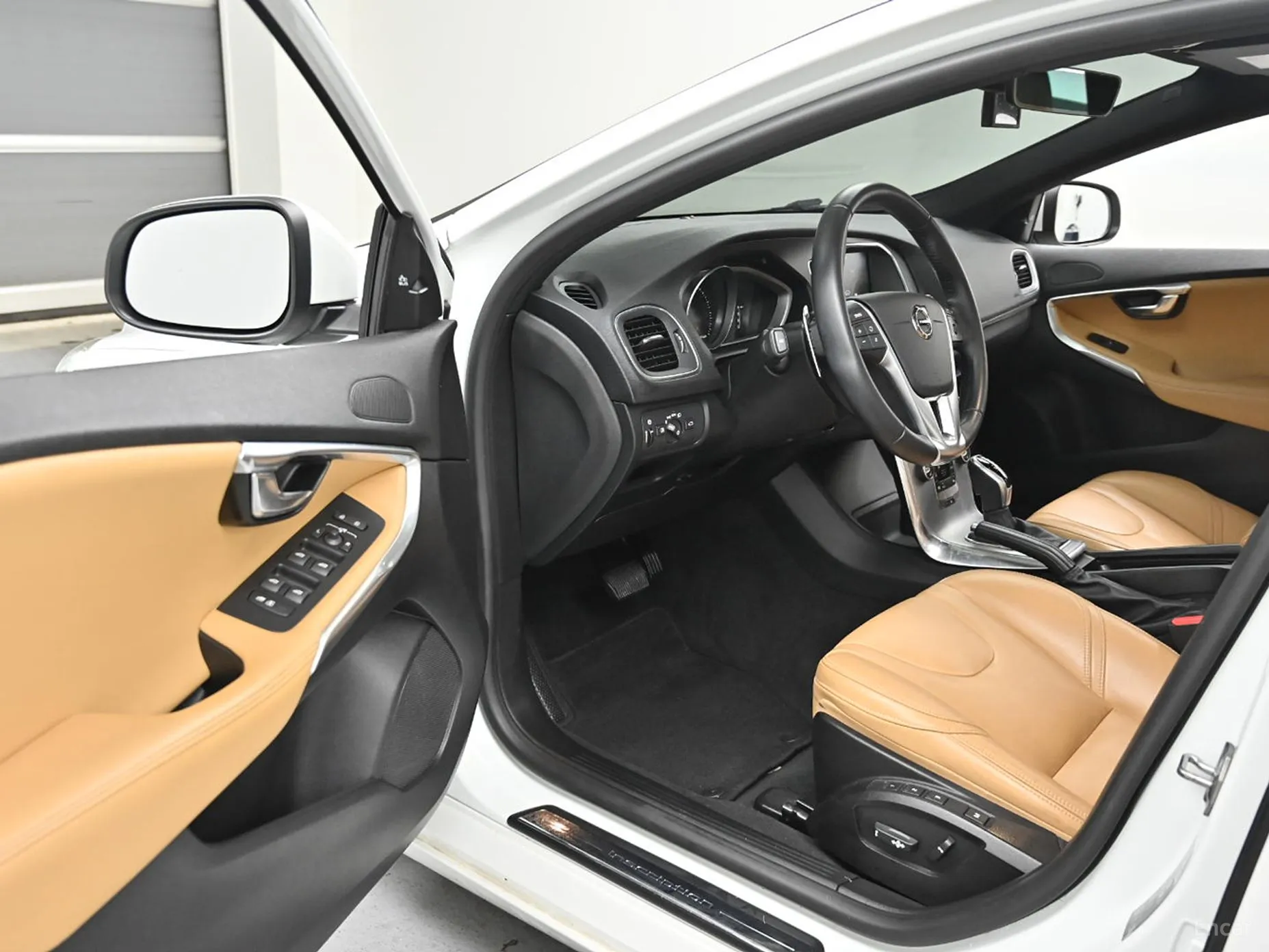 Volvo V40 превью 12