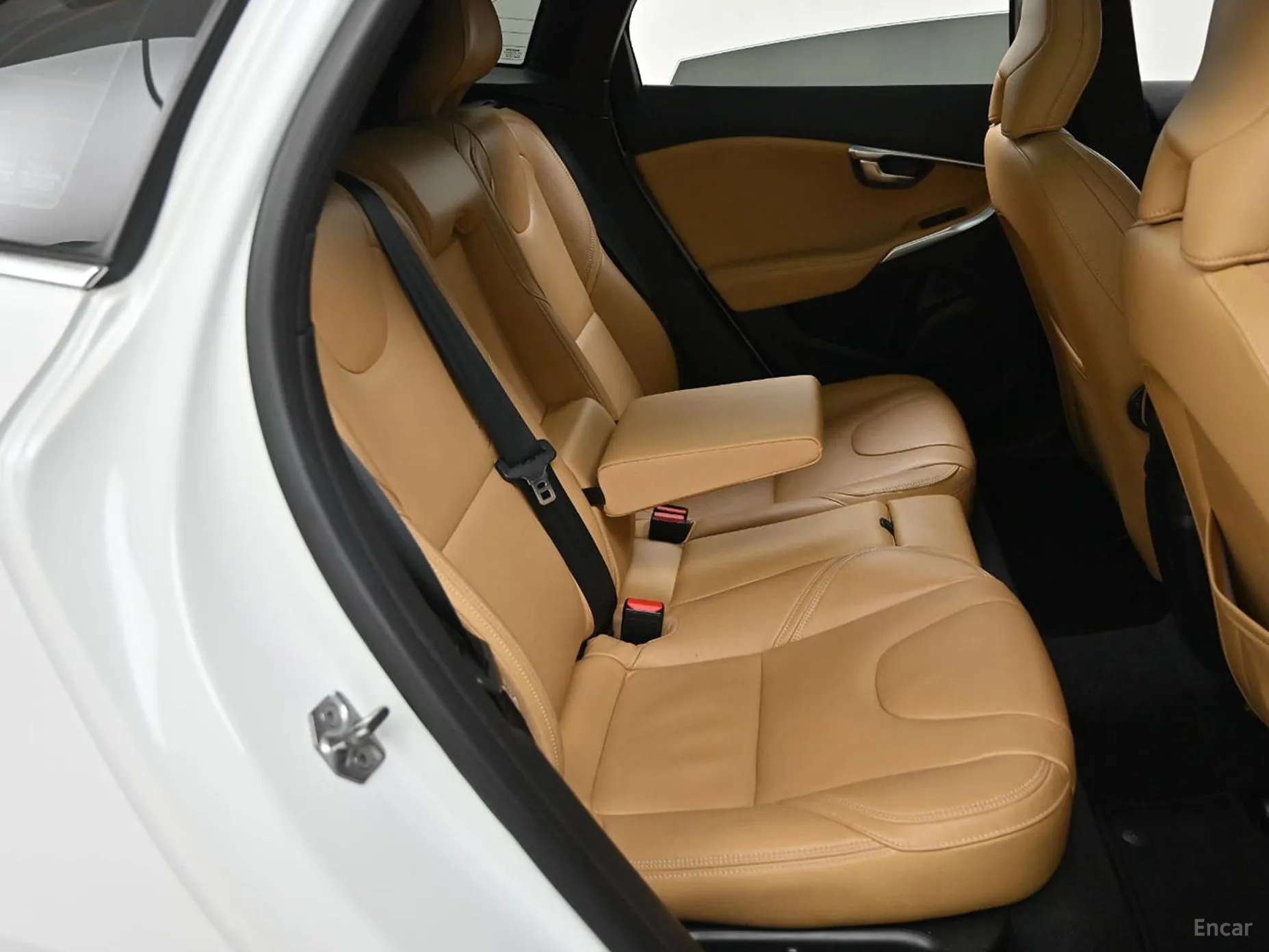 Volvo V40 превью 13
