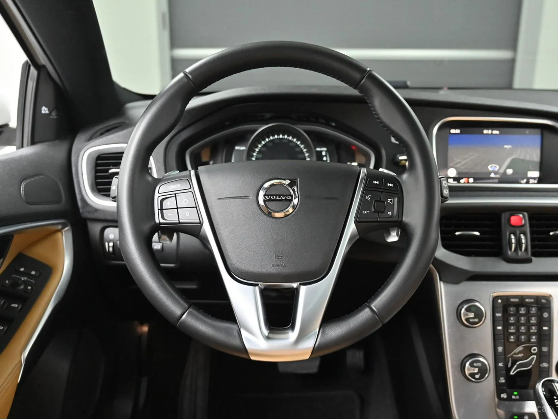 Volvo V40 превью 14