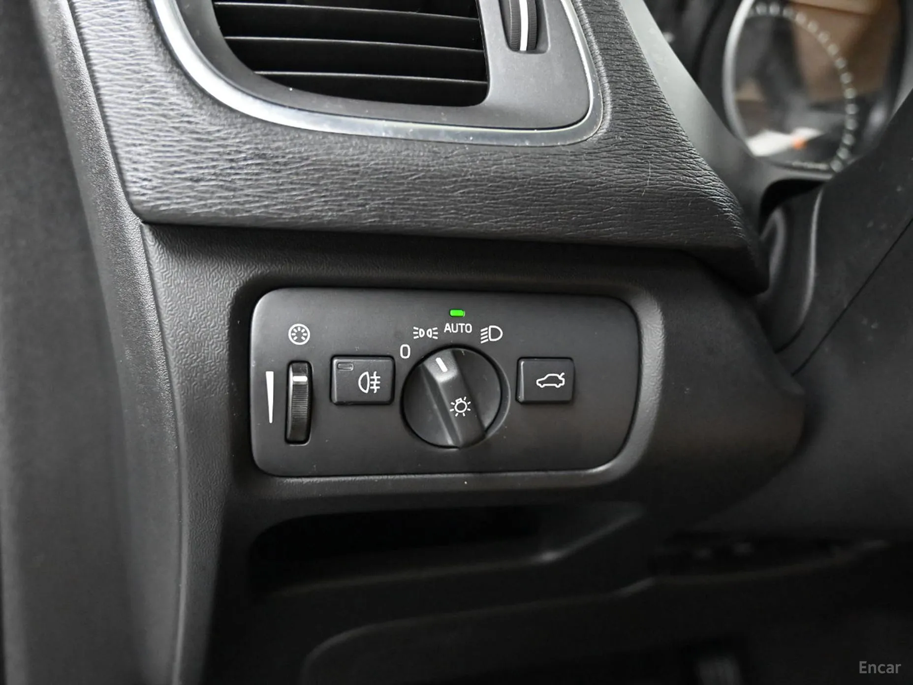 Volvo V40 превью 17